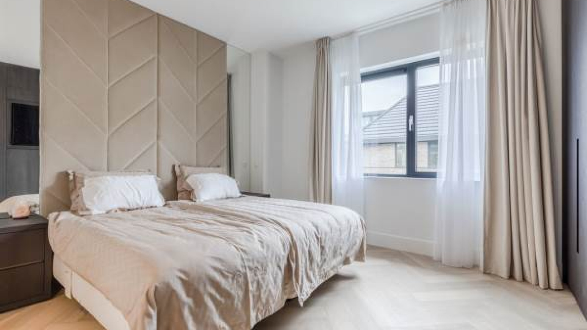 Jos Verstappen en zijn vrouw Sandy kopen in het diepste geheim miljoenen villa in Amstelveen. Zie foto's 14