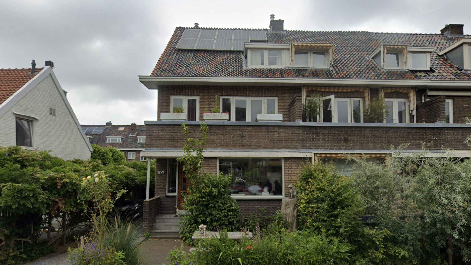 AD columniste Angela de Jong verkoopt in alle stilte haar huis in Rotterdam met bescheiden winst.  Zie foto's 2
