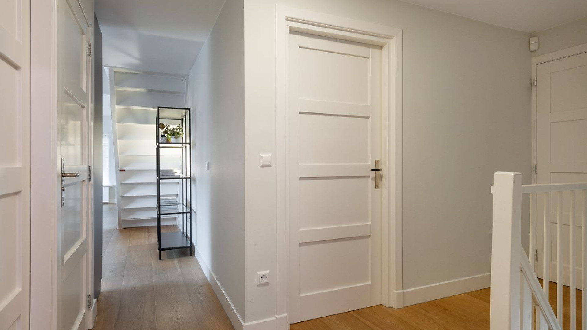 Q Music DJ Bram Krikke zet zijn luxe appartement met waanzinnig dakterras te koop. Zie foto's 5