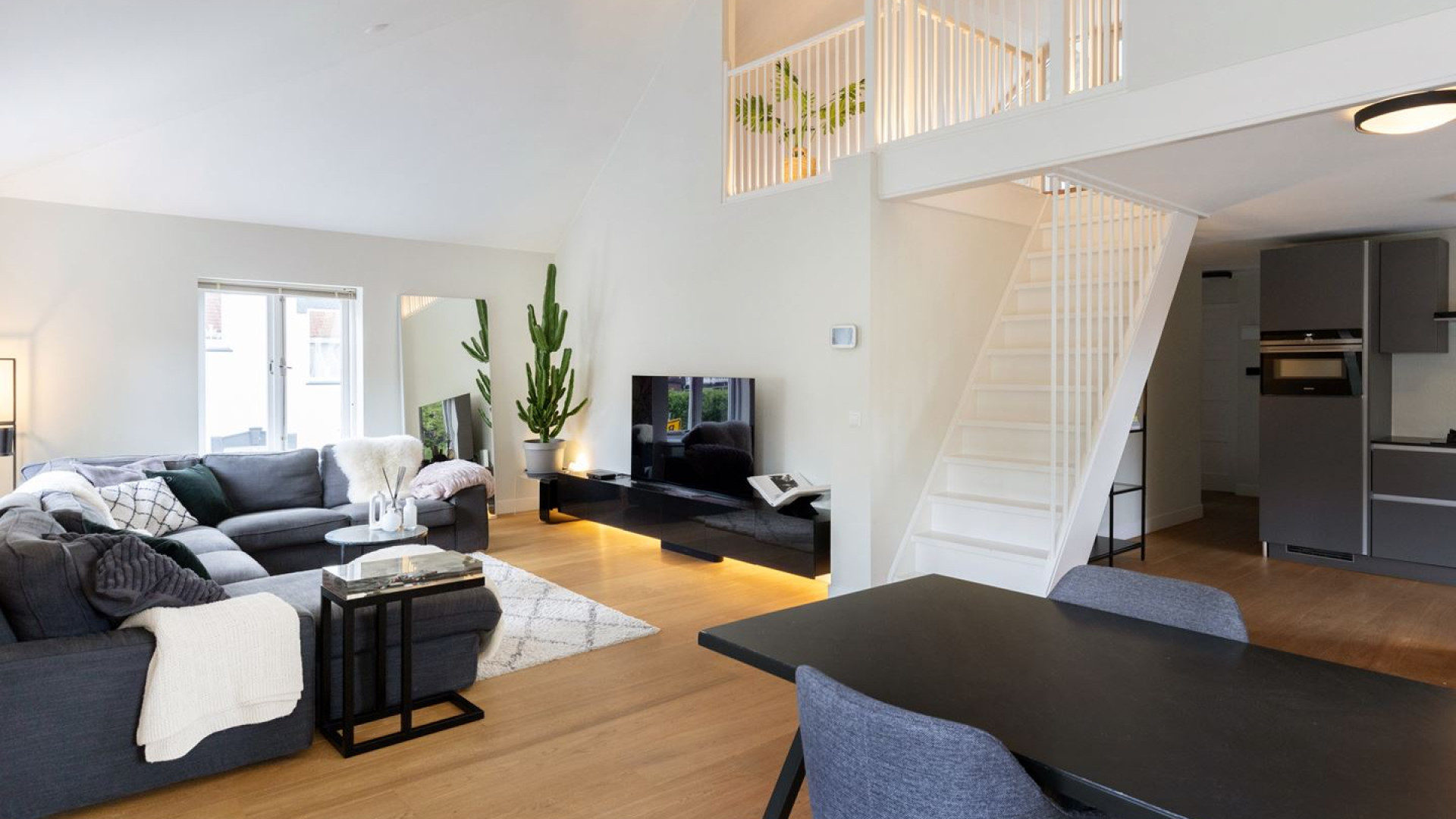 Q Music DJ Bram Krikke zet zijn luxe appartement met waanzinnig dakterras te koop. Zie foto's 8