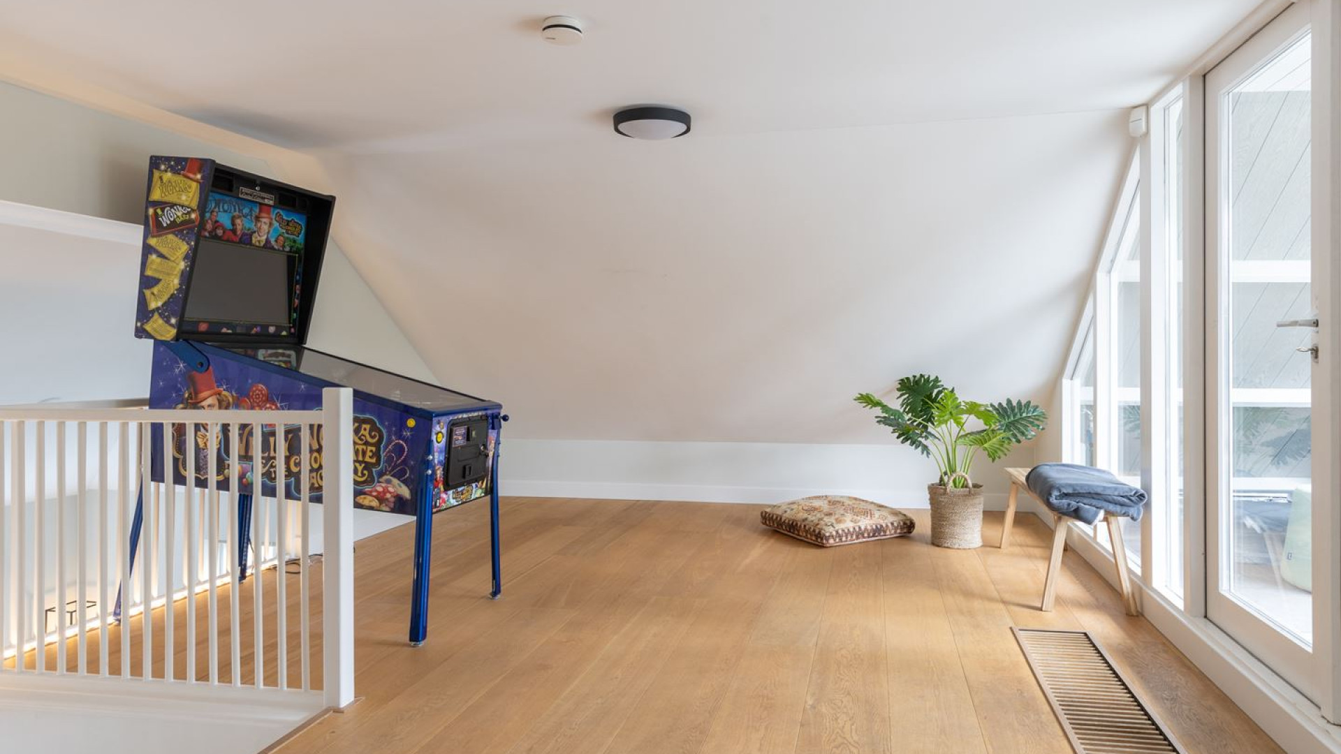 Q Music DJ Bram Krikke zet zijn luxe appartement met waanzinnig dakterras te koop. Zie foto's 11