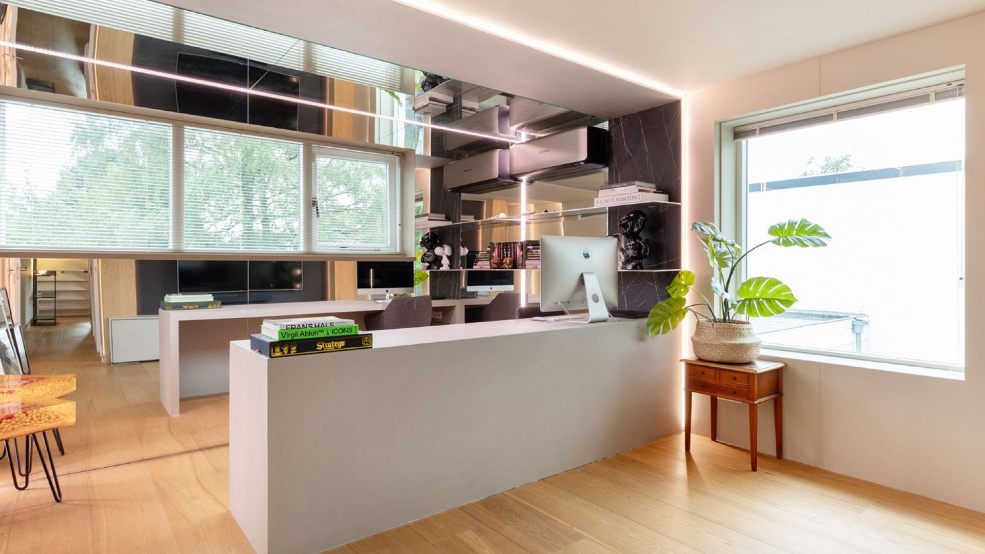 Q Music DJ Bram Krikke zet zijn luxe appartement met waanzinnig dakterras te koop. Zie foto's 14
