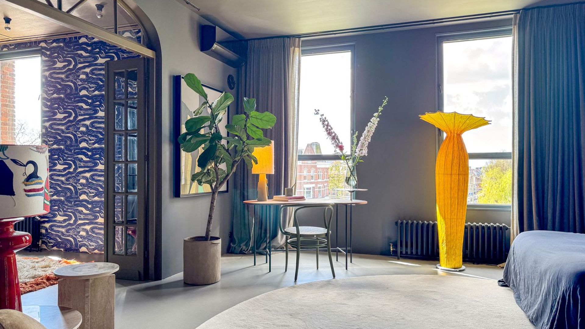 Theo Bert Pot, stylist van het programma BinnensteBuiten gedwongen zijn vraagprijs te verlagen. Zie foto's 12