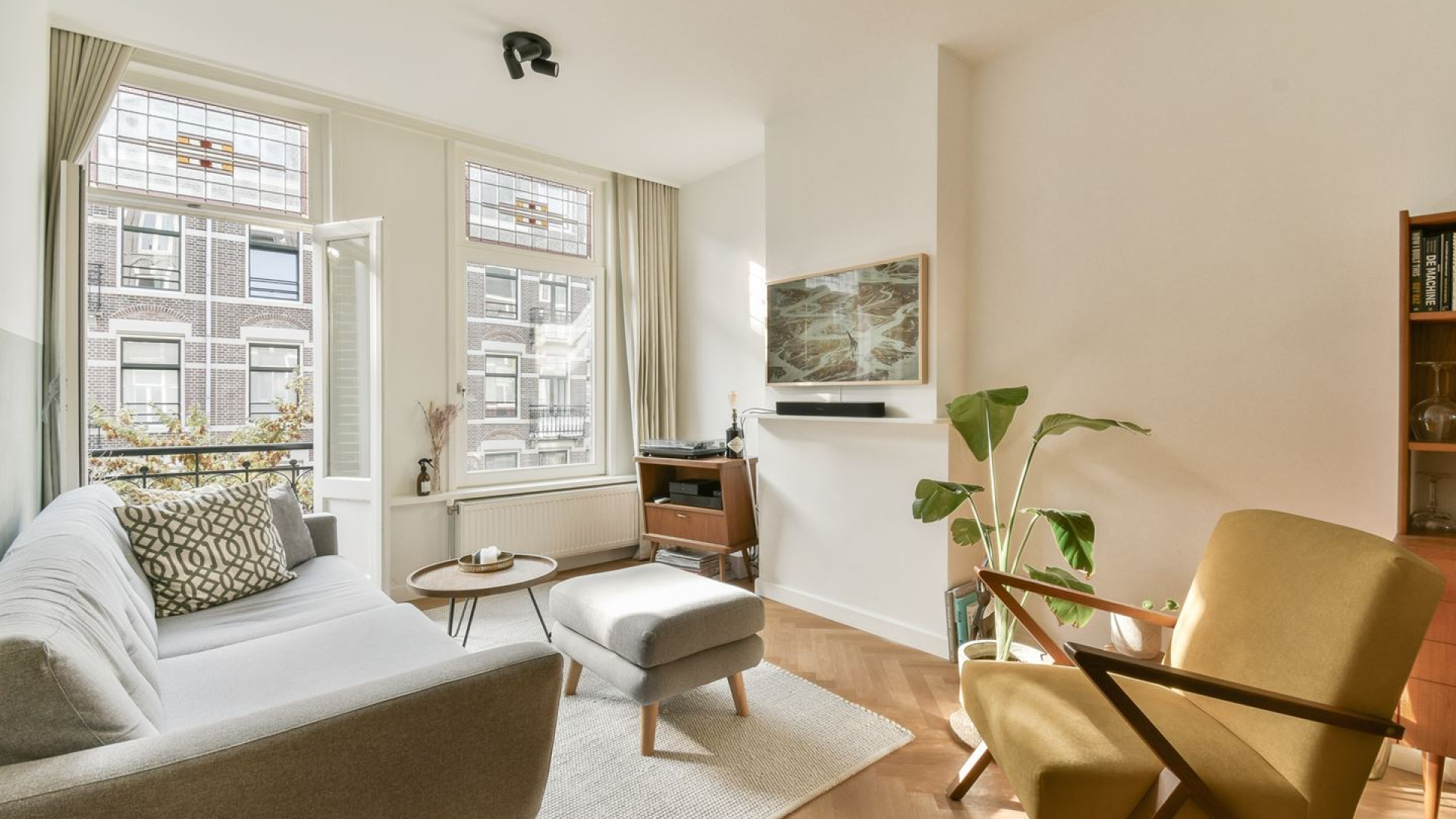 SBS aanwinst Malou Petter koopt dit leuke Amsterdamse appartement. Zie foto's 3
