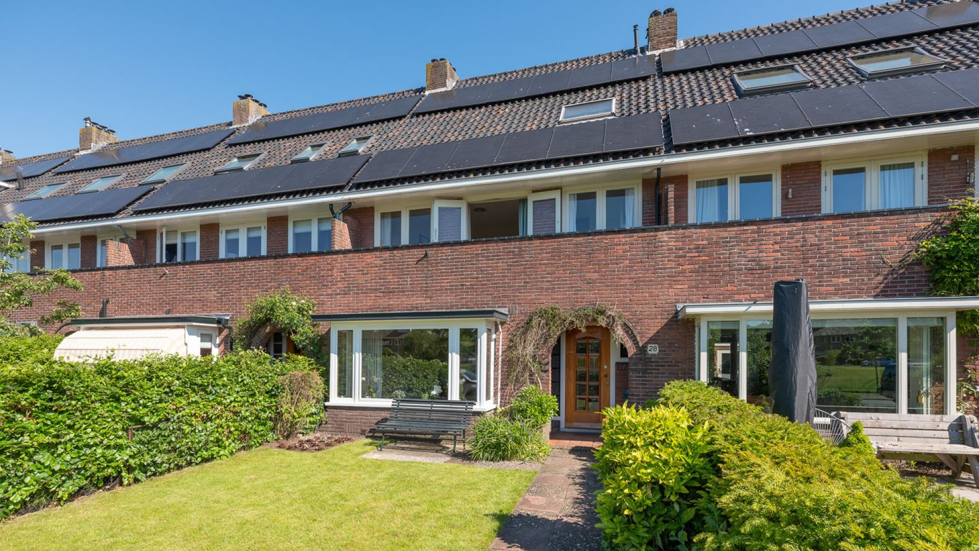 Jort Kelder zet herenhuis in Hilversum van overleden vader te koop . Zie foto's 2