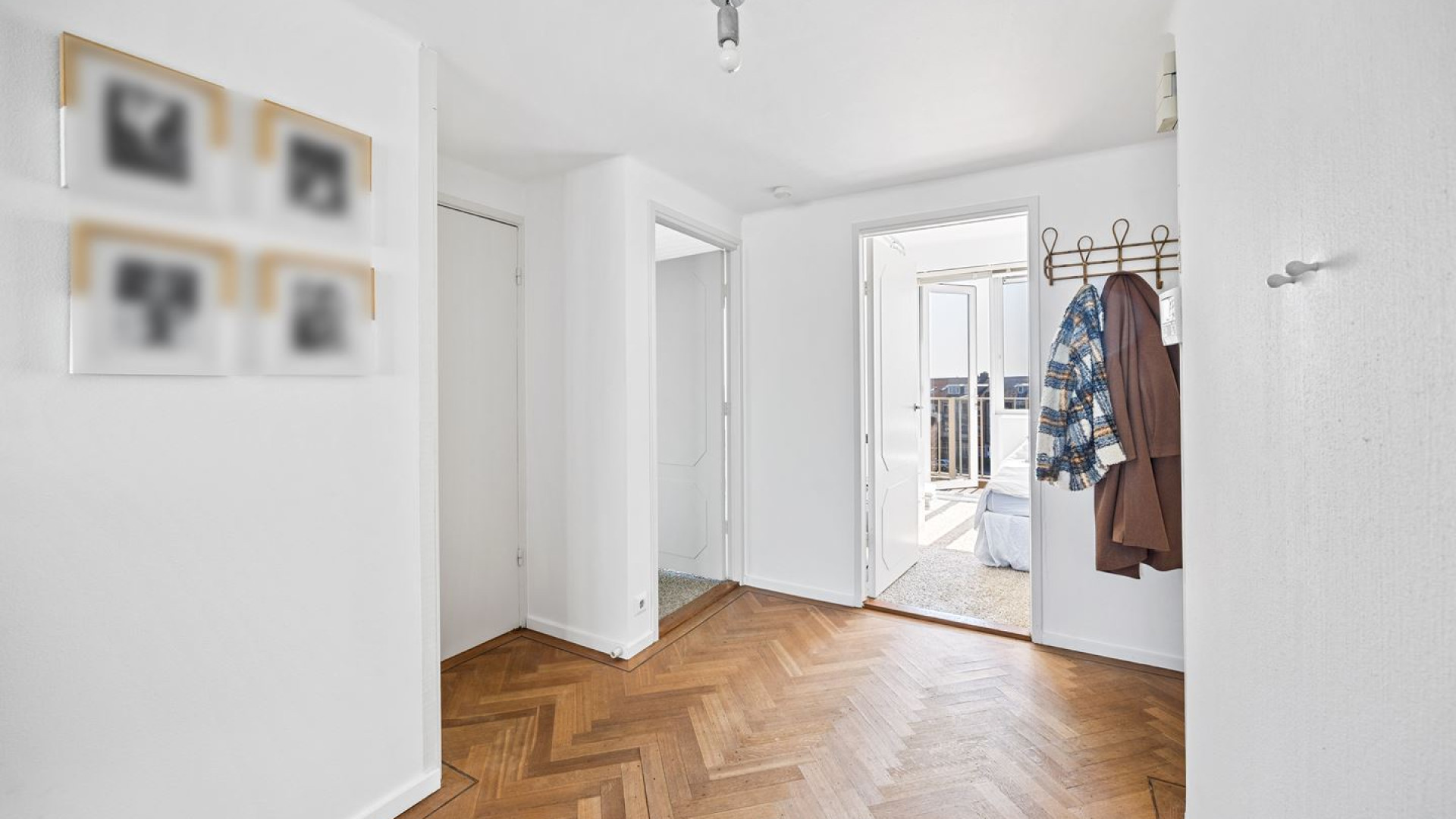 Rene van der Gijp zet zijn strandappartement aan de boulevard van Scheveningen te koop. Zie foto's 3