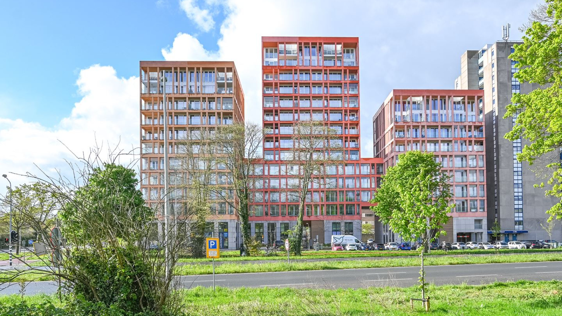 Verslavingsdeskundige Bram Bakker verkoopt zijn appartement met vette winst. Zie foto's 2