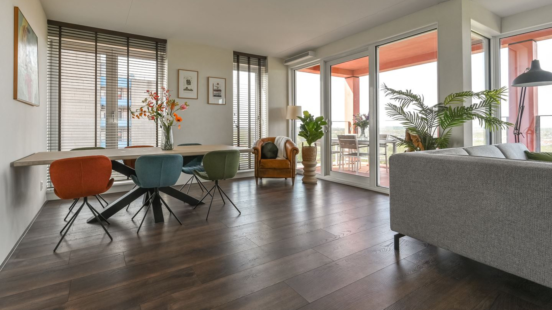 Verslavingsdeskundige Bram Bakker verkoopt zijn appartement met vette winst. Zie foto's 4