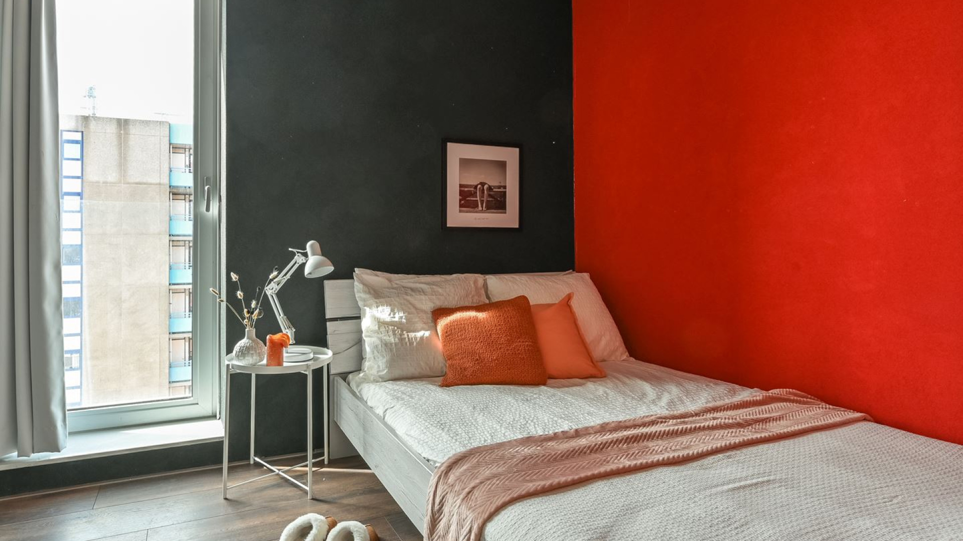 Verslavingsdeskundige Bram Bakker verkoopt zijn appartement met vette winst. Zie foto's 11