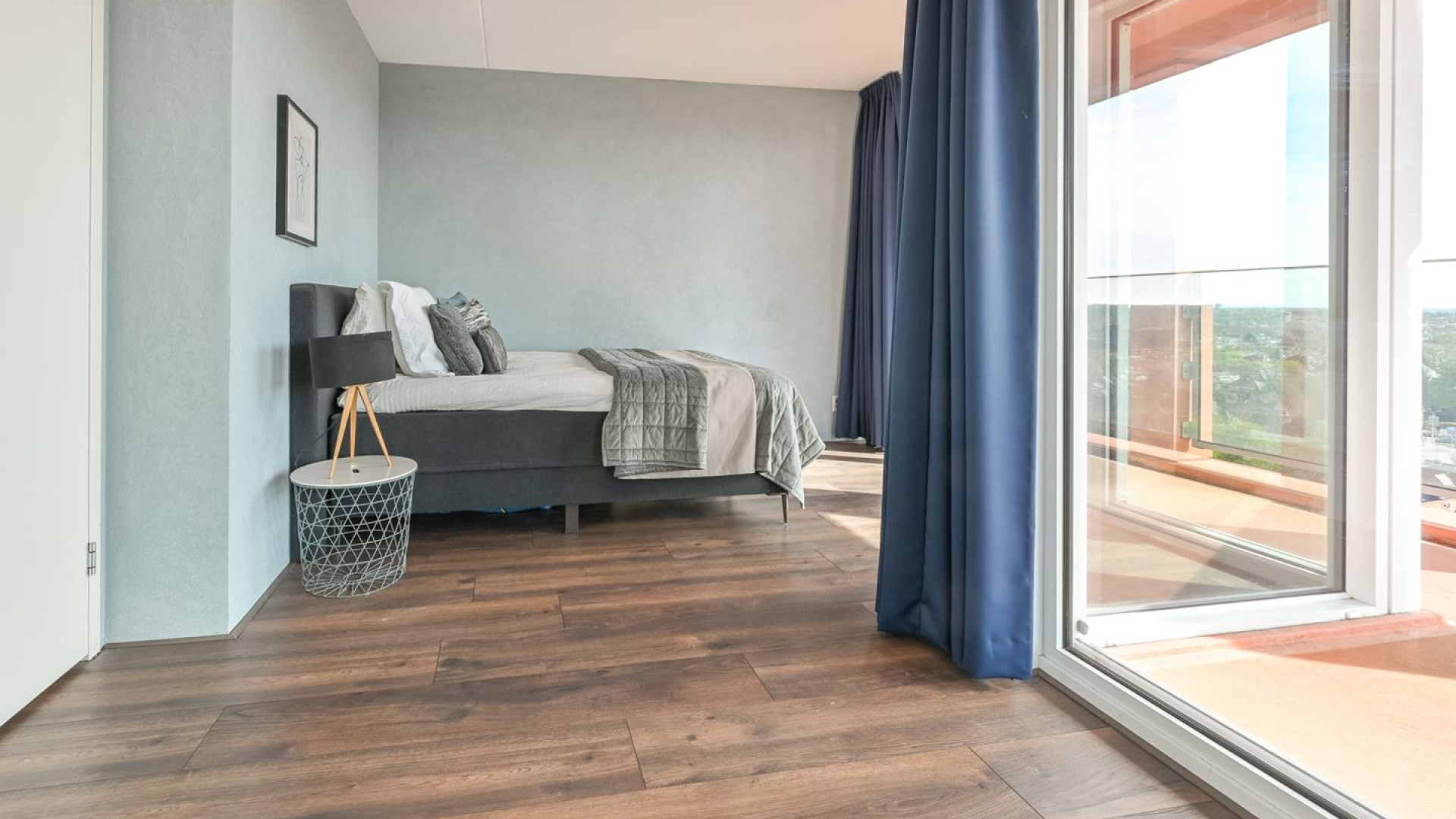 Verslavingsdeskundige Bram Bakker verkoopt zijn appartement met vette winst. Zie foto's 13