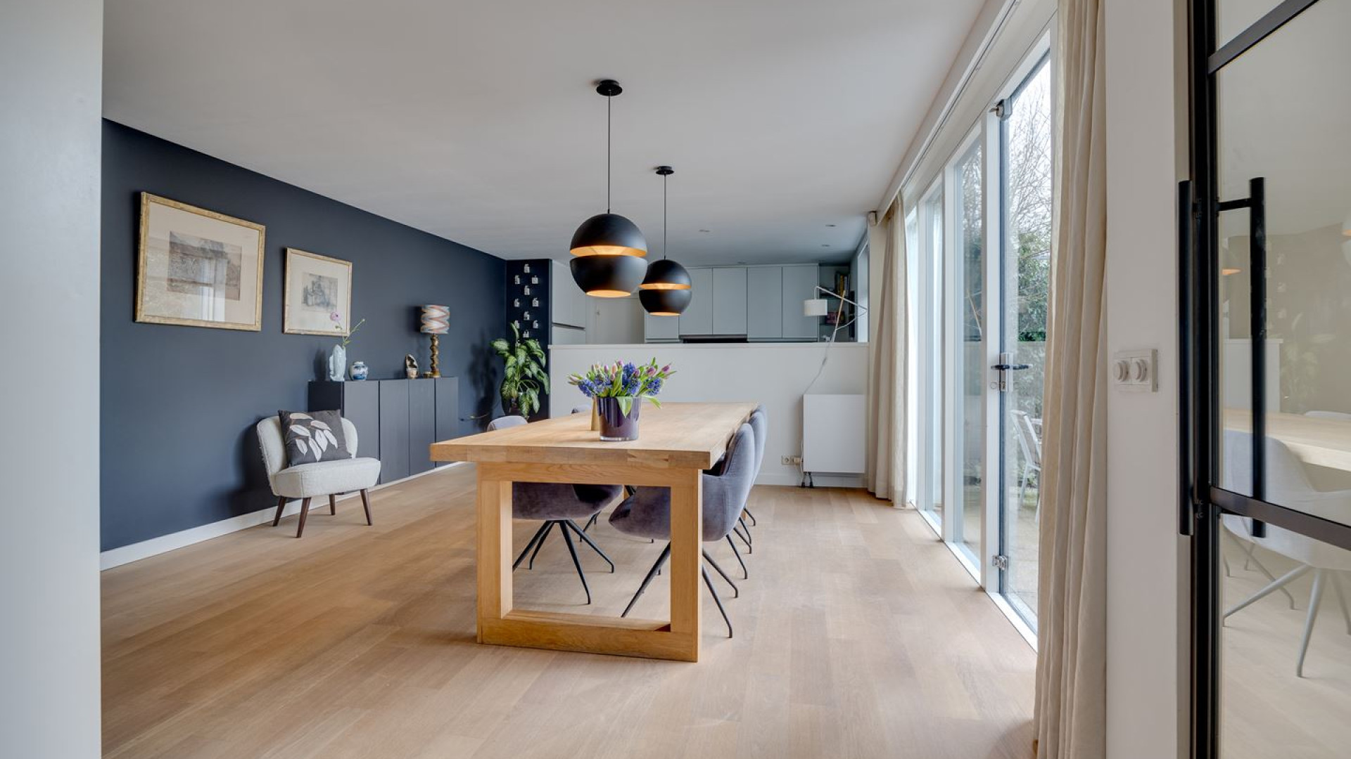 Kalvijn. ofwel Kelvin Boerma, en zijn vrouw Nina kopen deze prachtige vrijstaande woning in Loenen aan de Vecht. Zie foto's 2