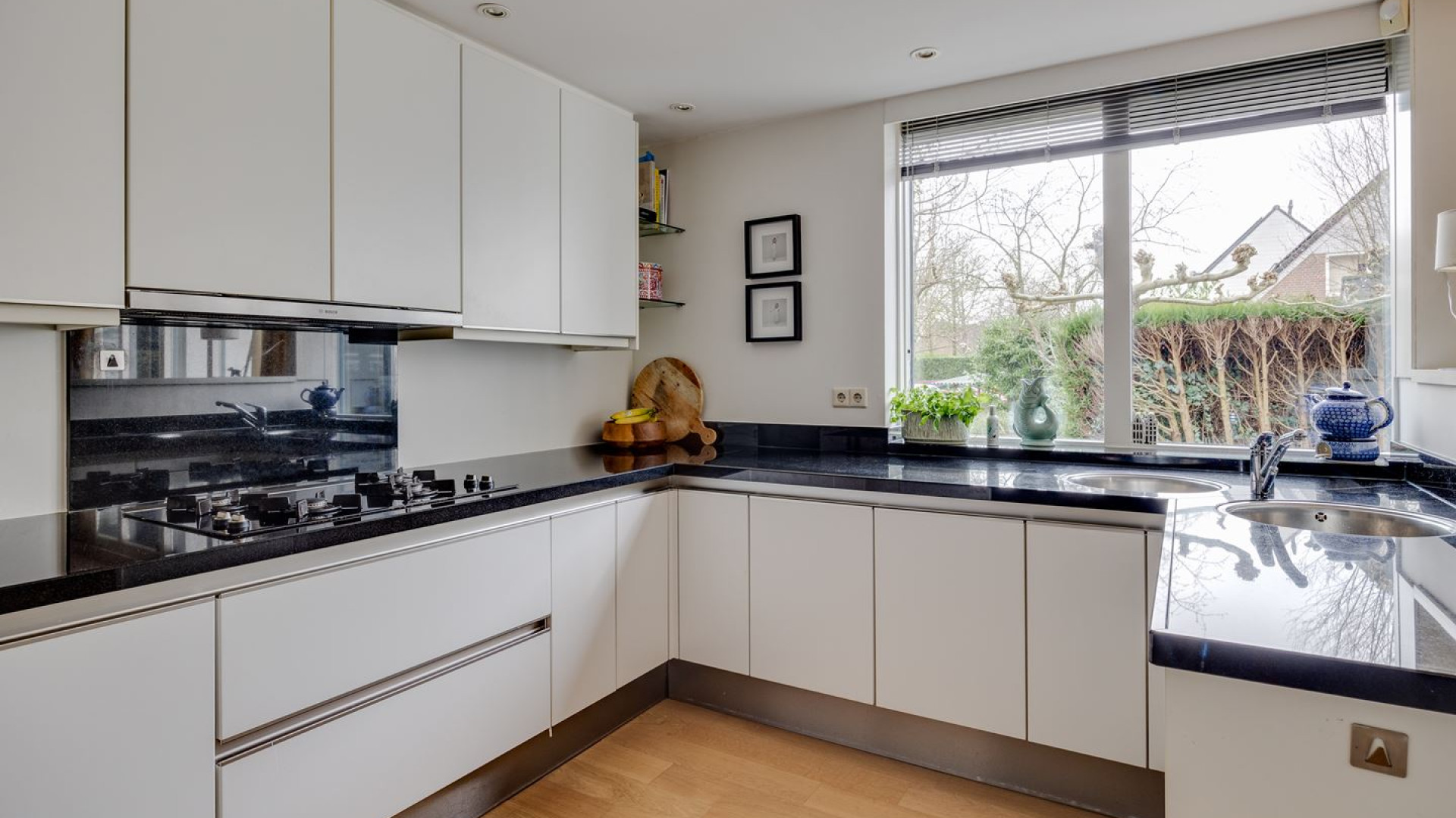 Kalvijn. ofwel Kelvin Boerma, en zijn vrouw Nina kopen deze prachtige vrijstaande woning in Loenen aan de Vecht. Zie foto's 4