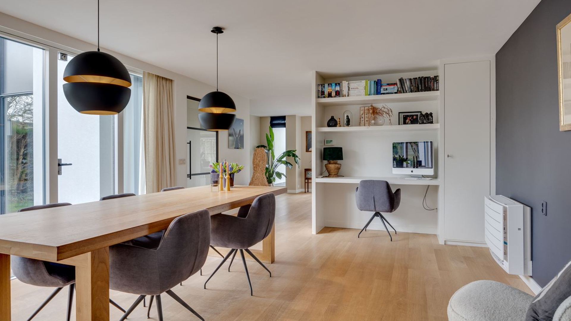 Kalvijn. ofwel Kelvin Boerma, en zijn vrouw Nina kopen deze prachtige vrijstaande woning in Loenen aan de Vecht. Zie foto's 5