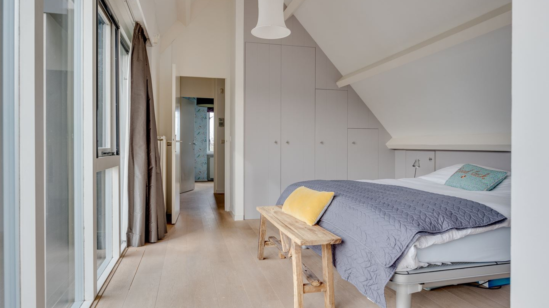 Kalvijn. ofwel Kelvin Boerma, en zijn vrouw Nina kopen deze prachtige vrijstaande woning in Loenen aan de Vecht. Zie foto's 13