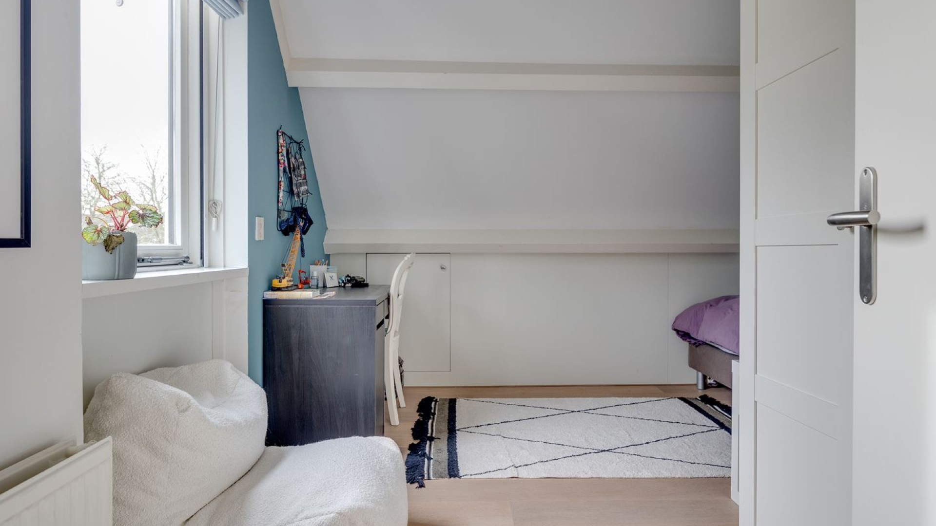 Kalvijn. ofwel Kelvin Boerma, en zijn vrouw Nina kopen deze prachtige vrijstaande woning in Loenen aan de Vecht. Zie foto's 16