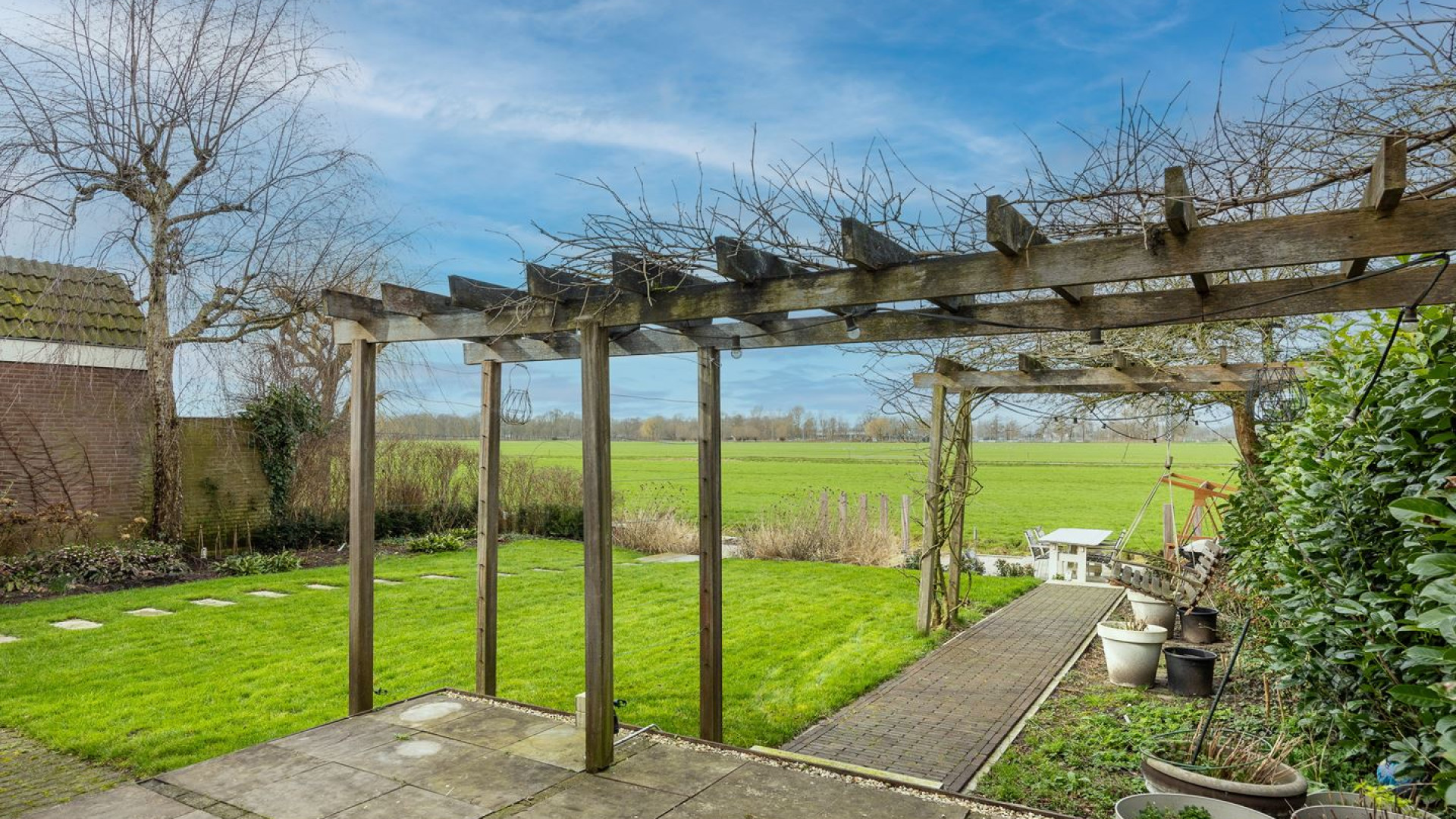 Kalvijn. ofwel Kelvin Boerma, en zijn vrouw Nina kopen deze prachtige vrijstaande woning in Loenen aan de Vecht. Zie foto's 17