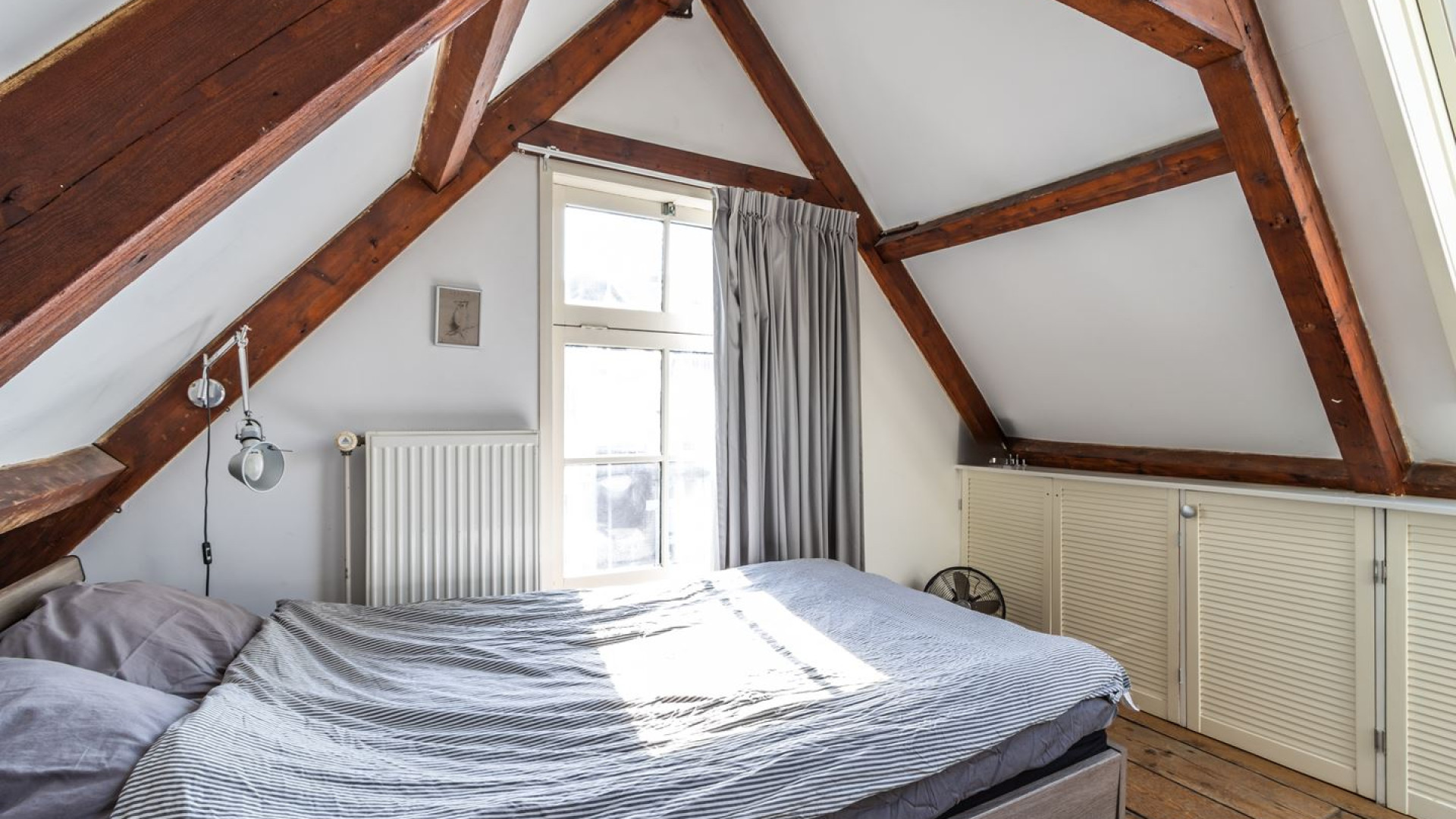Amsterdamse grachtenpand overleden Henny Vrienten van Doe Maar te koop gezet. Zie foto's 10