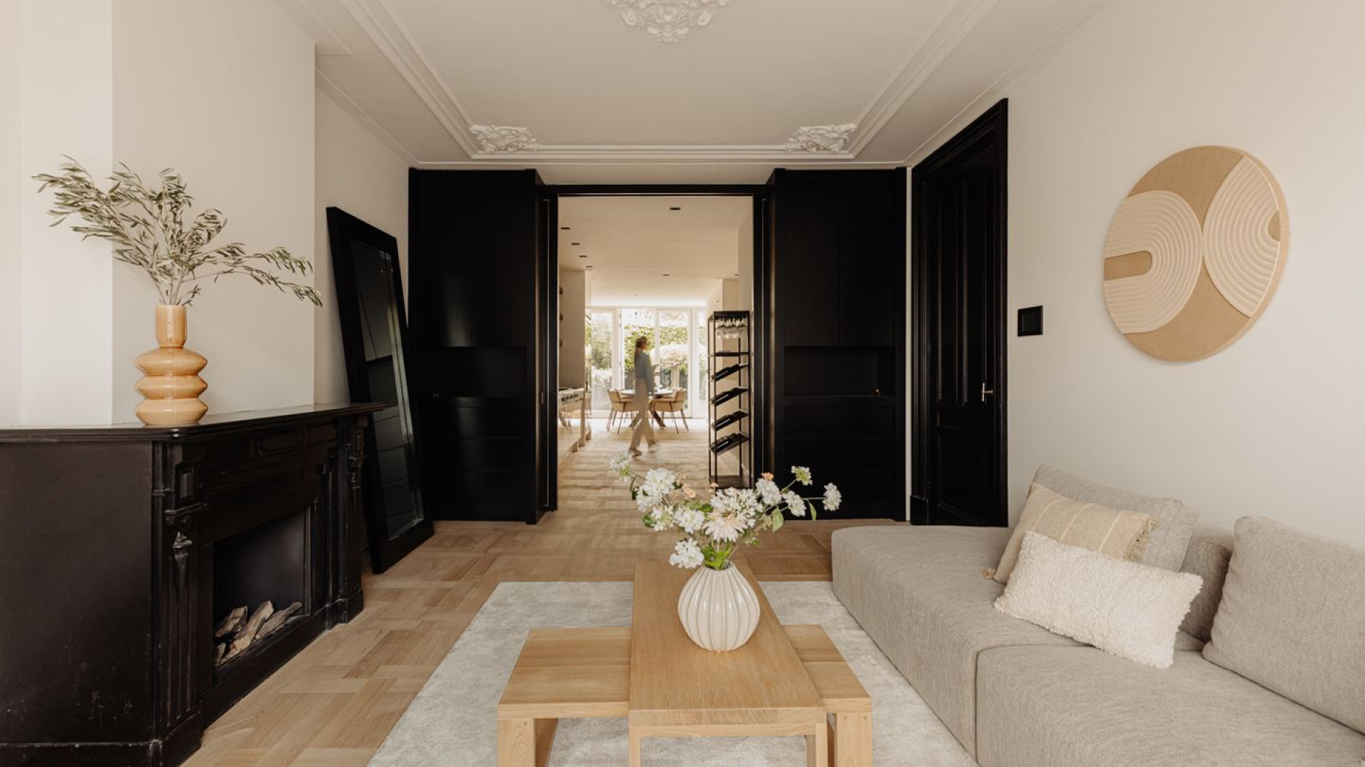 Nikkie Plessen en haar man Ruben hebben hun pand voor miljoenen euro's en met deze vette winst verkocht. Zie foto's 9