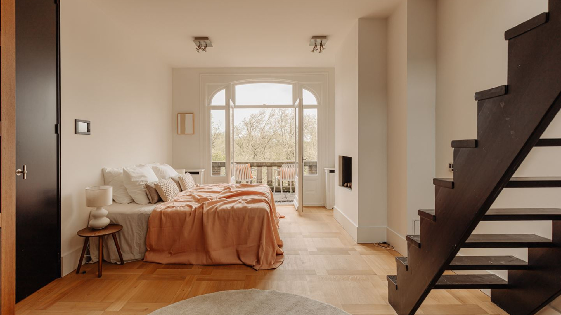 Nikkie Plessen en haar man Ruben hebben hun pand voor miljoenen euro's en met deze vette winst verkocht. Zie foto's 3