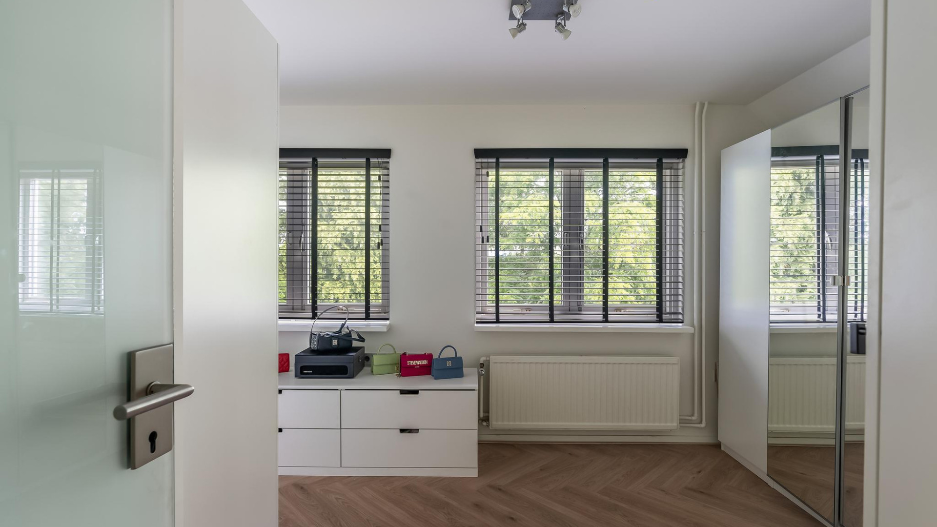 VERKOCHT: Gio Latooy ziet half miljoen winst aan zijn neus voorbij gaan. Zie foto's 15