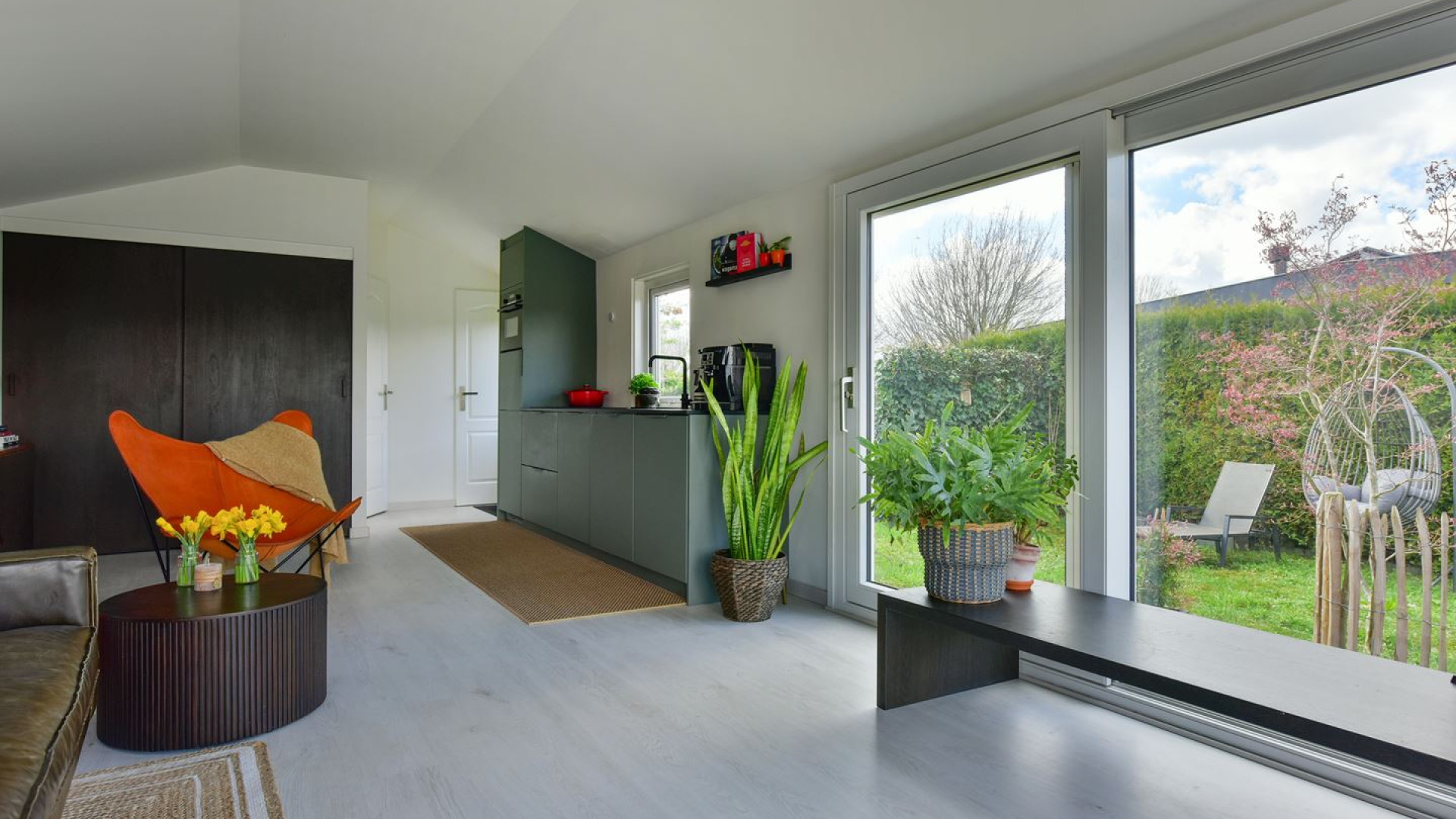 Paul de Leeuw koopt weekend huis aan de oevers van de Vecht. Zie foto's 10