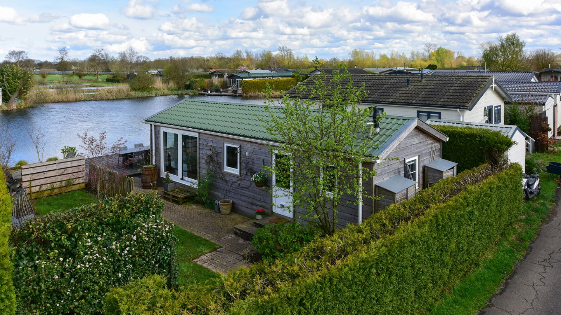 Paul de Leeuw koopt weekend huis aan de oevers van de Vecht. Zie foto's 15