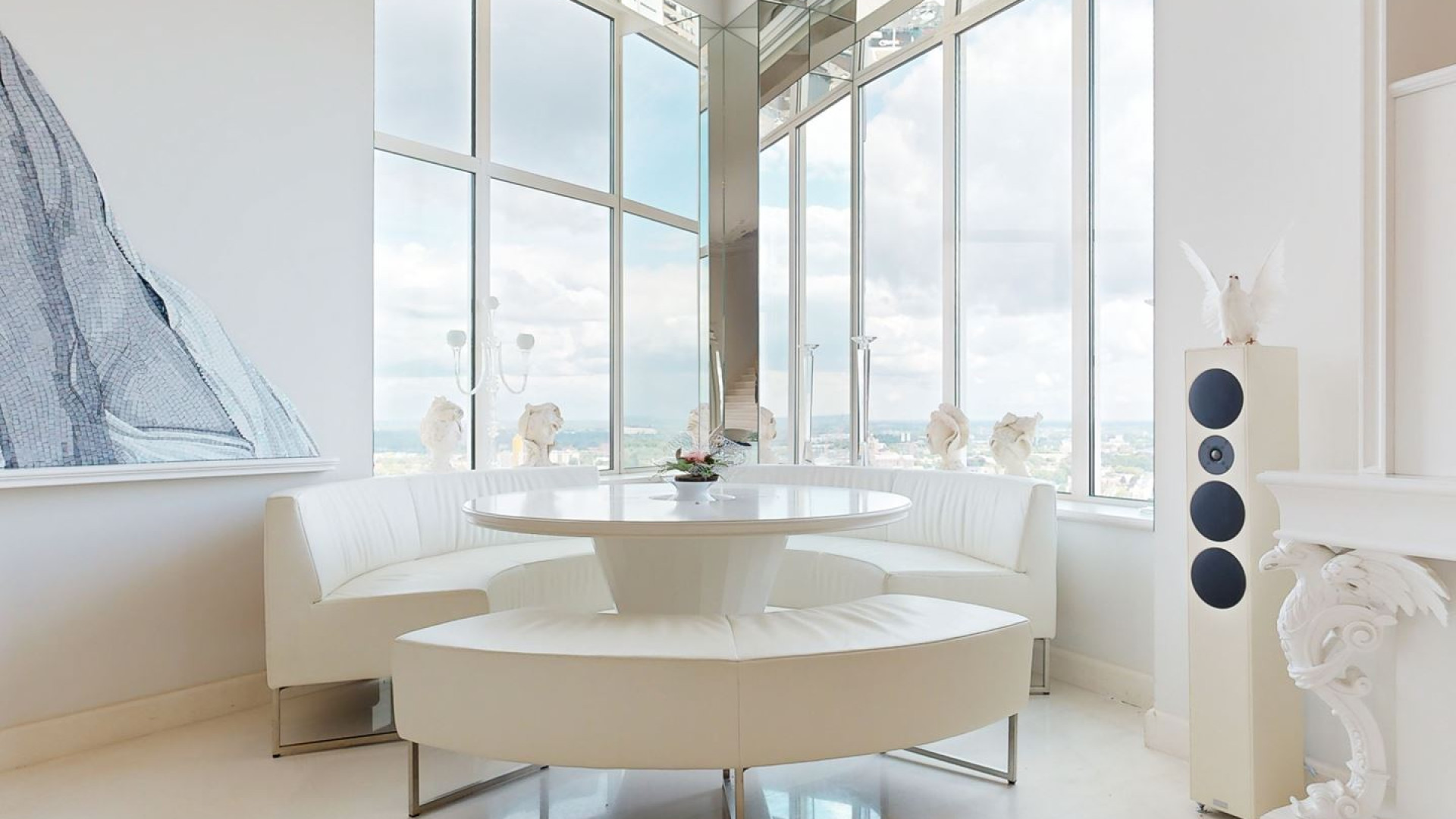 Housewife van het Zuiden Marjan Strijbosch geeft forse korting op haar penthouse van internationale allure. Zie foto's 4