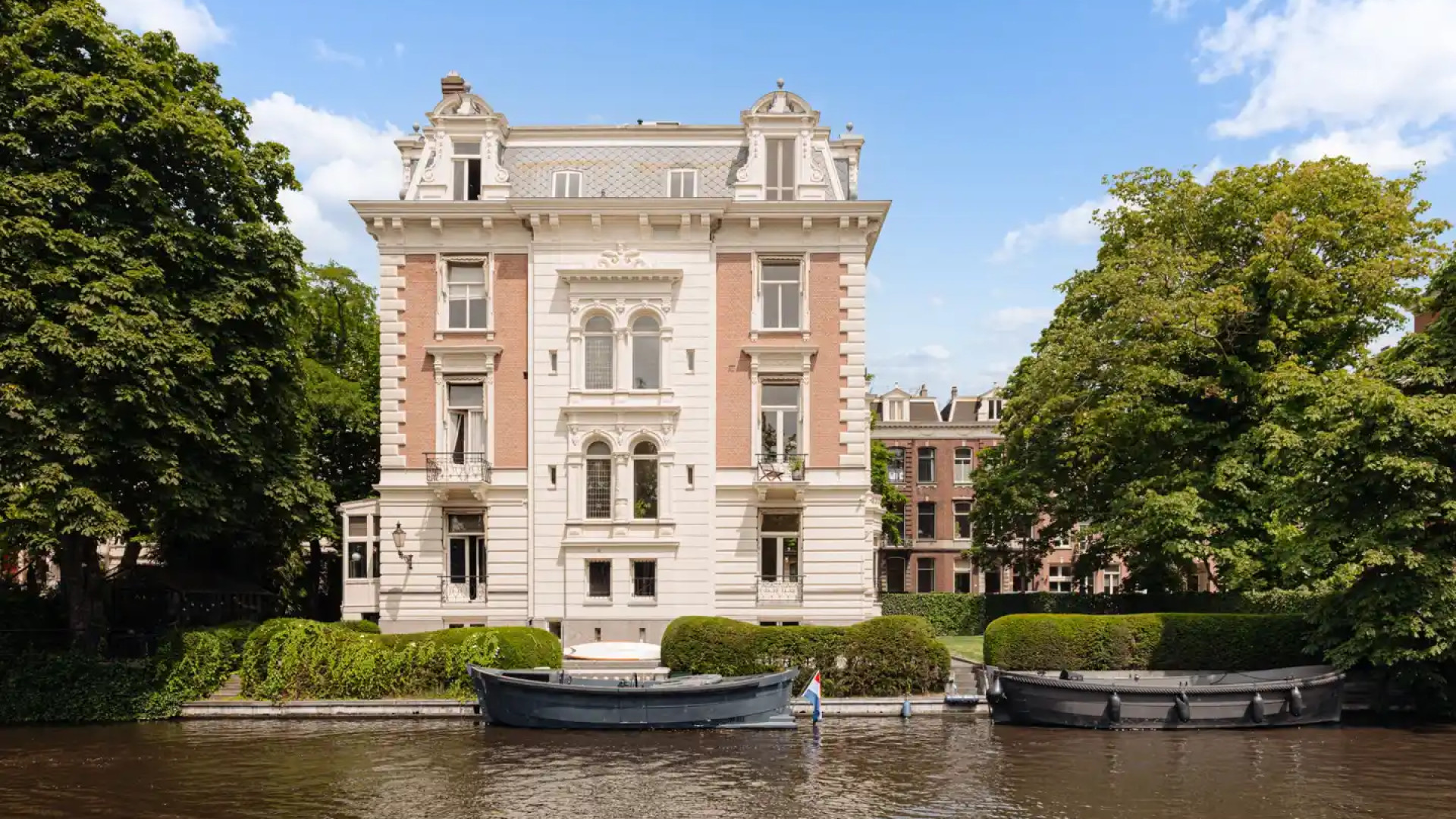 VERKOCHT: Prins Bernhard jr en zijn vrouw Annette Sekreve  maken miljoenen winst met de verkoop van hun stadsvilla. Zie foto's 2