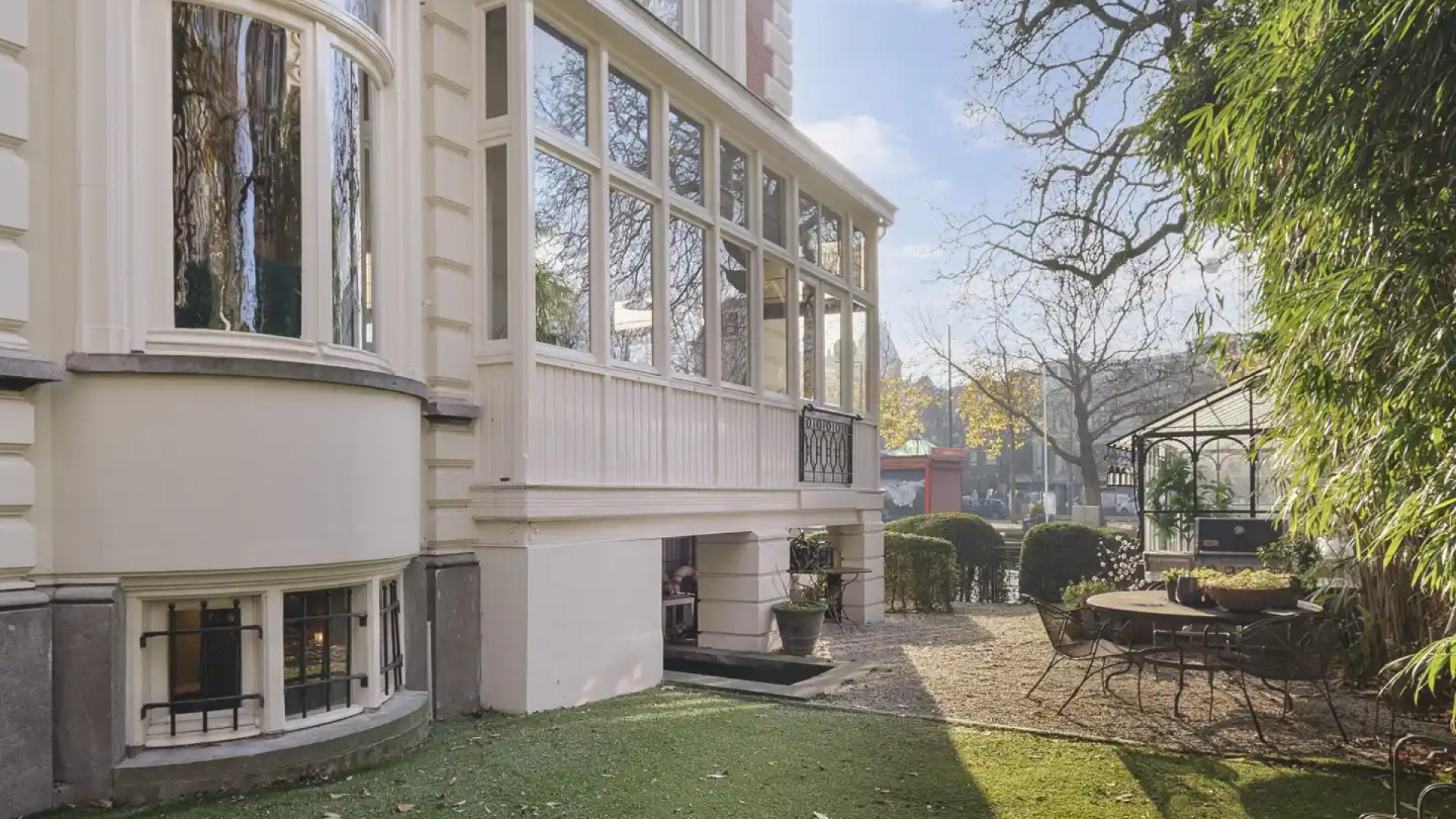 VERKOCHT: Prins Bernhard jr en zijn vrouw Annette Sekreve  maken miljoenen winst met de verkoop van hun stadsvilla. Zie foto's 9