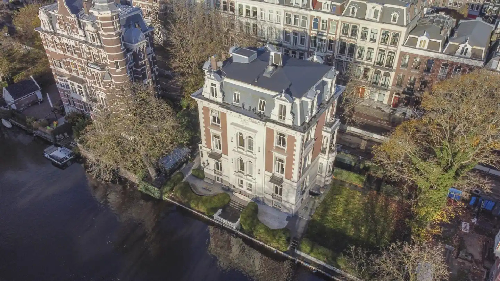 VERKOCHT: Prins Bernhard jr en zijn vrouw Annette Sekreve  maken miljoenen winst met de verkoop van hun stadsvilla. Zie foto's 19