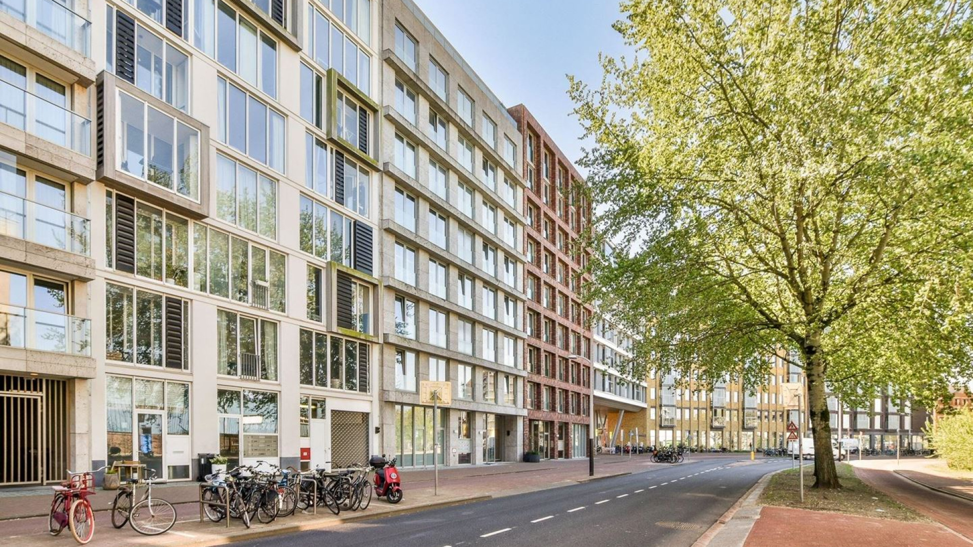 Ex van Katja Schuurman koopt samen met nieuwe vriendin dit liefdesnestje. Zie foto's 2