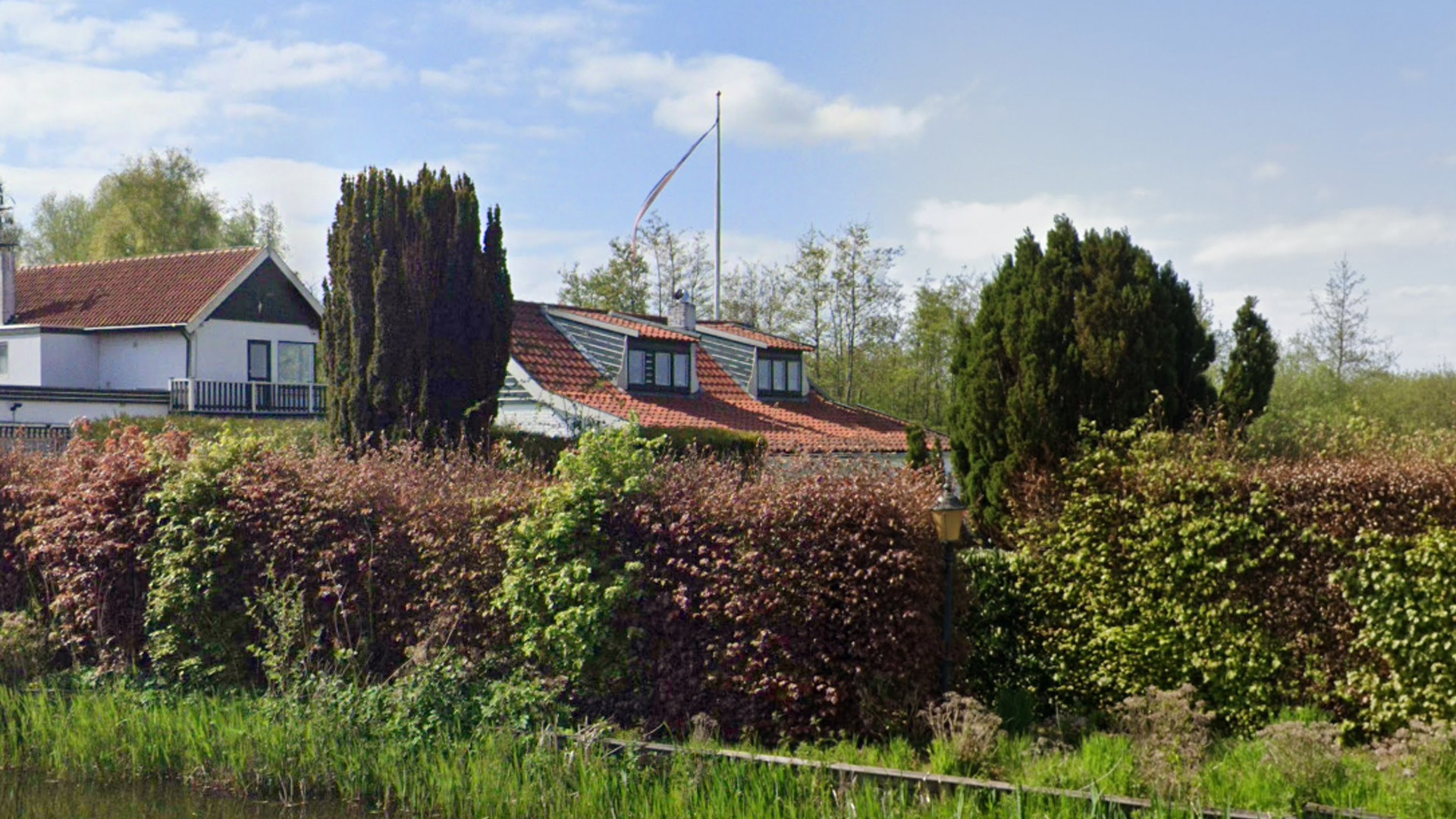 Schrijfster Patty Harpenau moet na ontvangst van vette bonus gedwongen dit huis te verlaten. Zie foto's 4