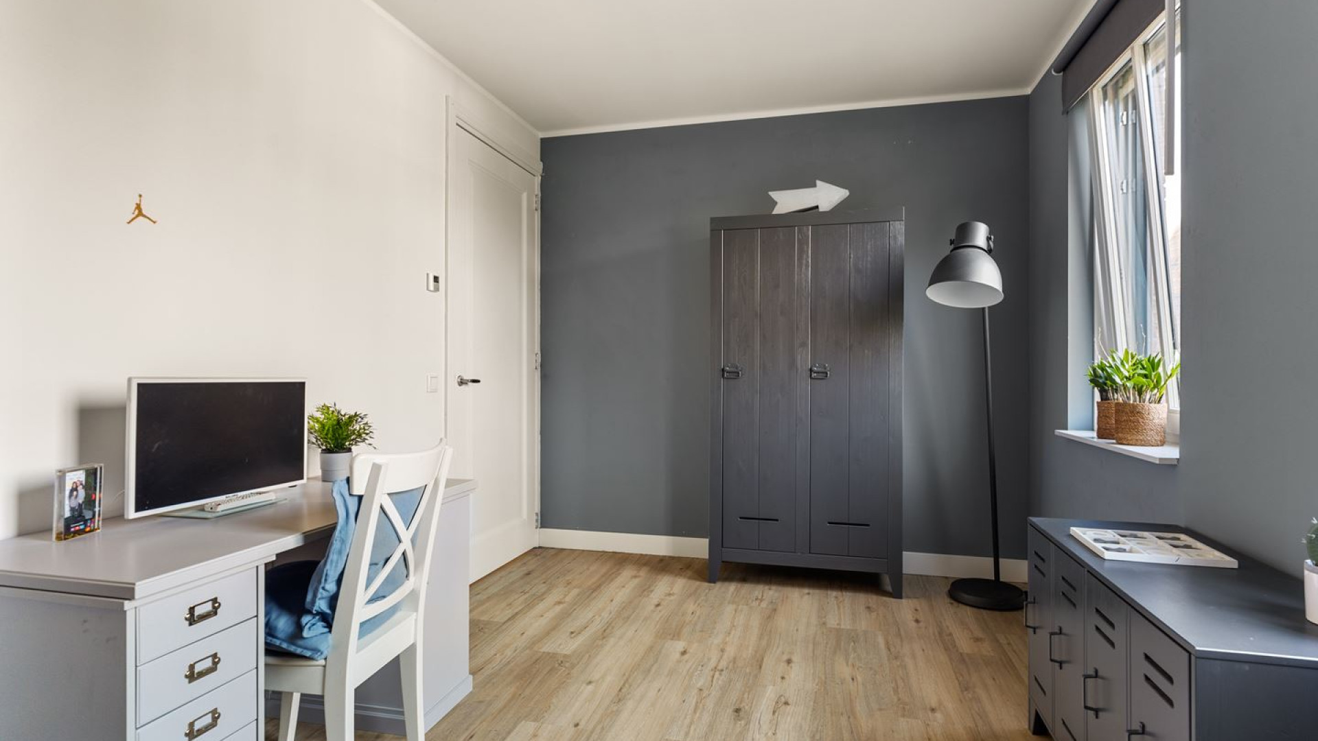 VERKOCHT: TV makelaar Alex van Keulen van Kopen Zonder Kijken maakt vette winst op zijn verkochte villa. Zie foto's 14