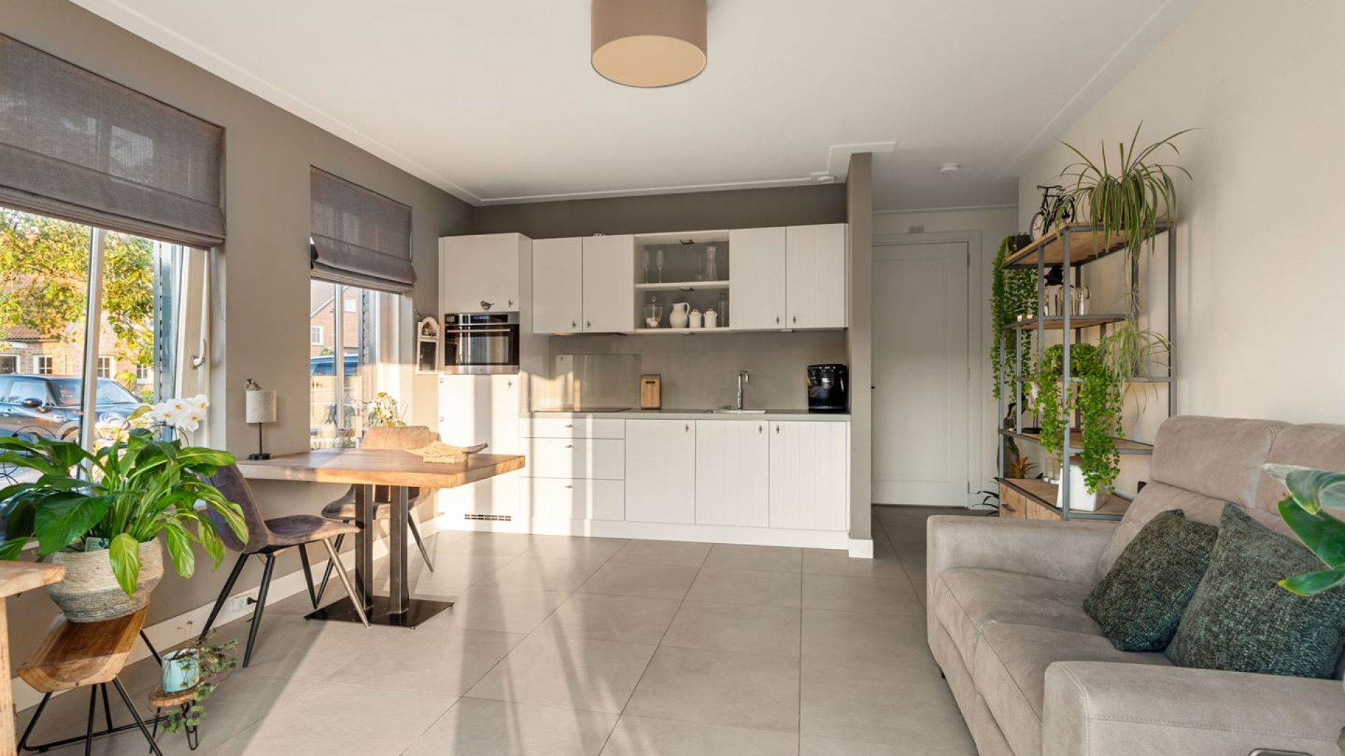 VERKOCHT: TV makelaar Alex van Keulen van Kopen Zonder Kijken maakt vette winst op zijn verkochte villa. Zie foto's 19