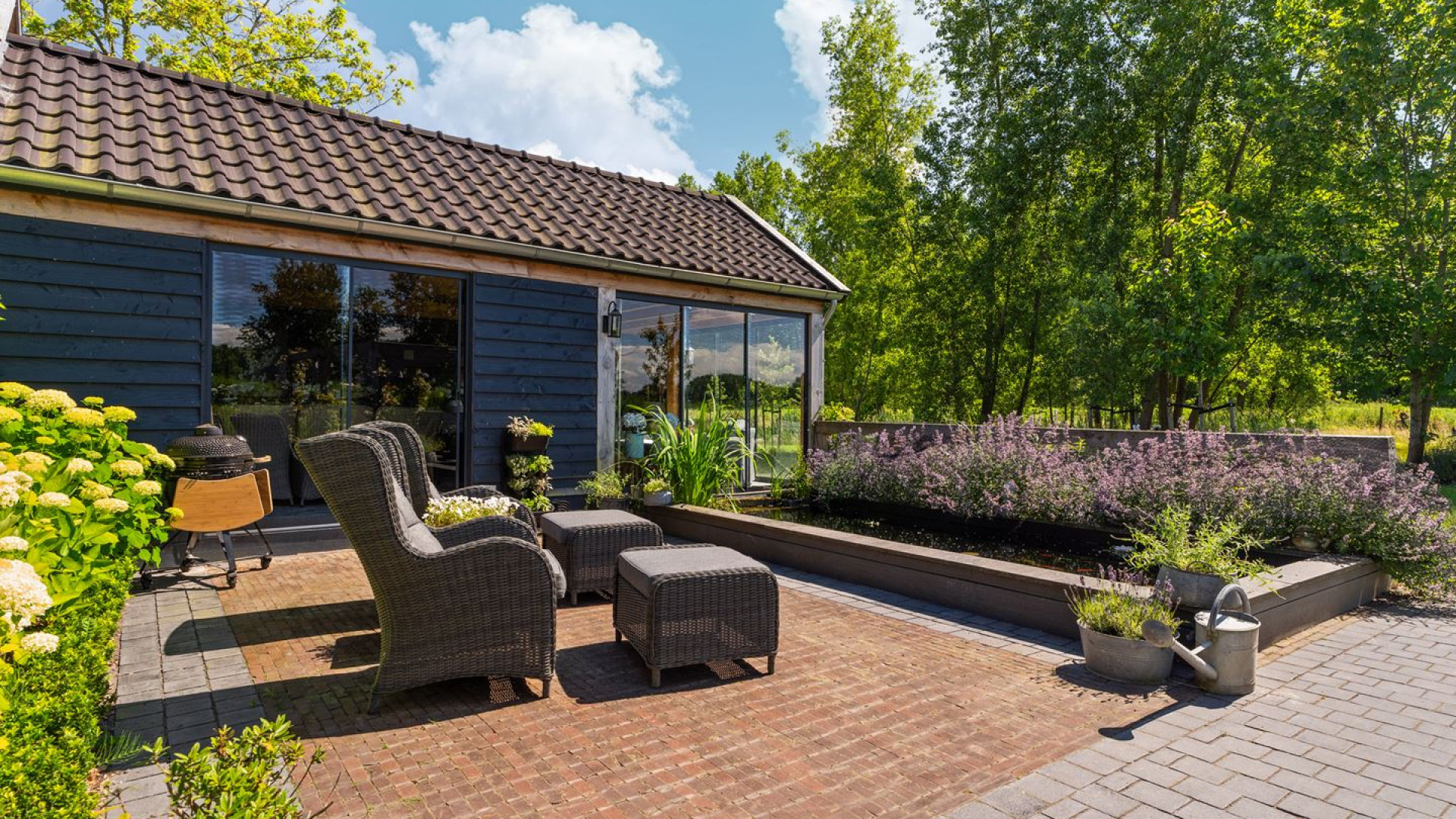 VERKOCHT: TV makelaar Alex van Keulen van Kopen Zonder Kijken maakt vette winst op zijn verkochte villa. Zie foto's 23