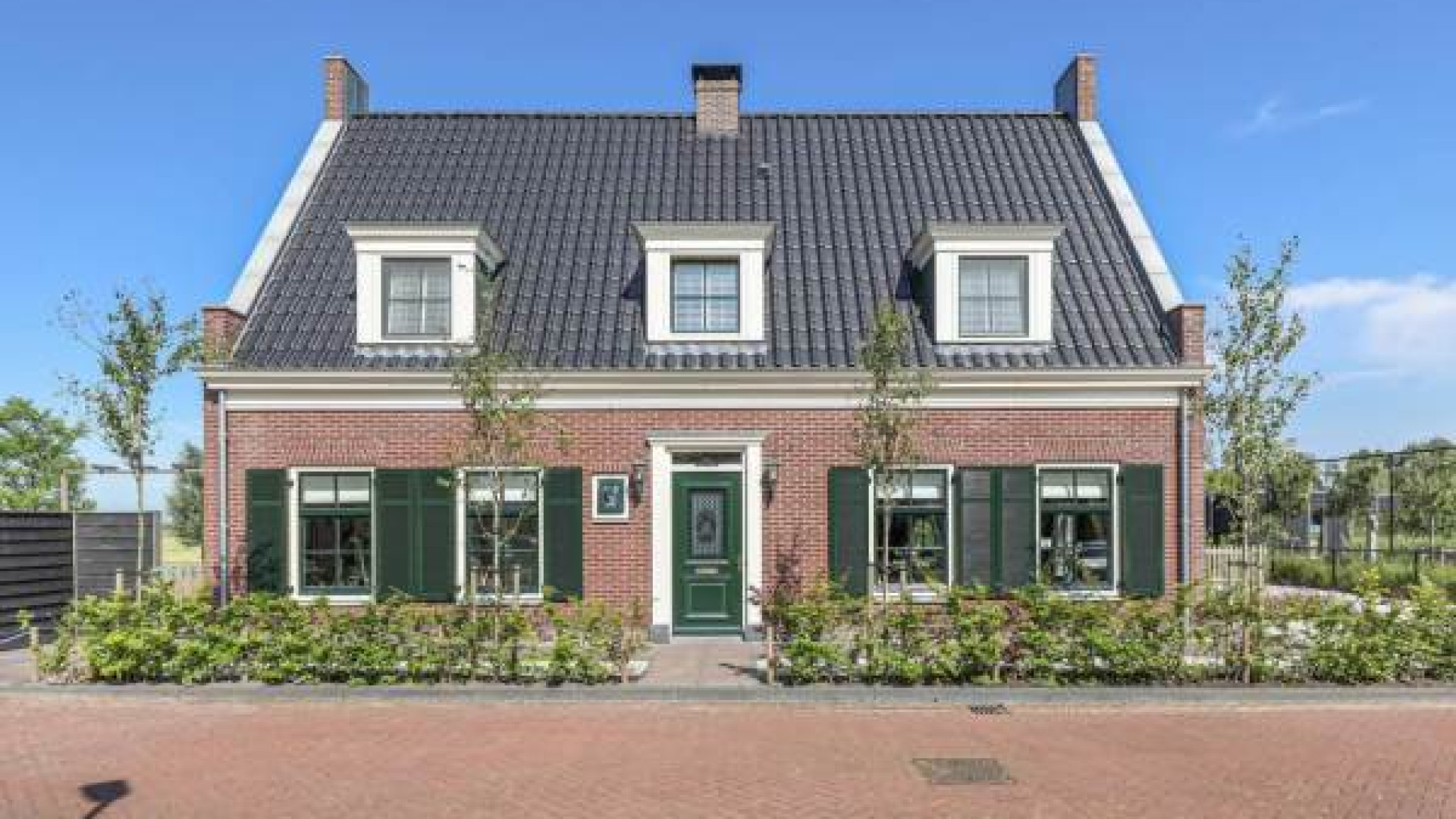 SBS presentator Jan Versteegh koopt luxe villa met vrij uitzicht en aan het water. Zie foto's 4