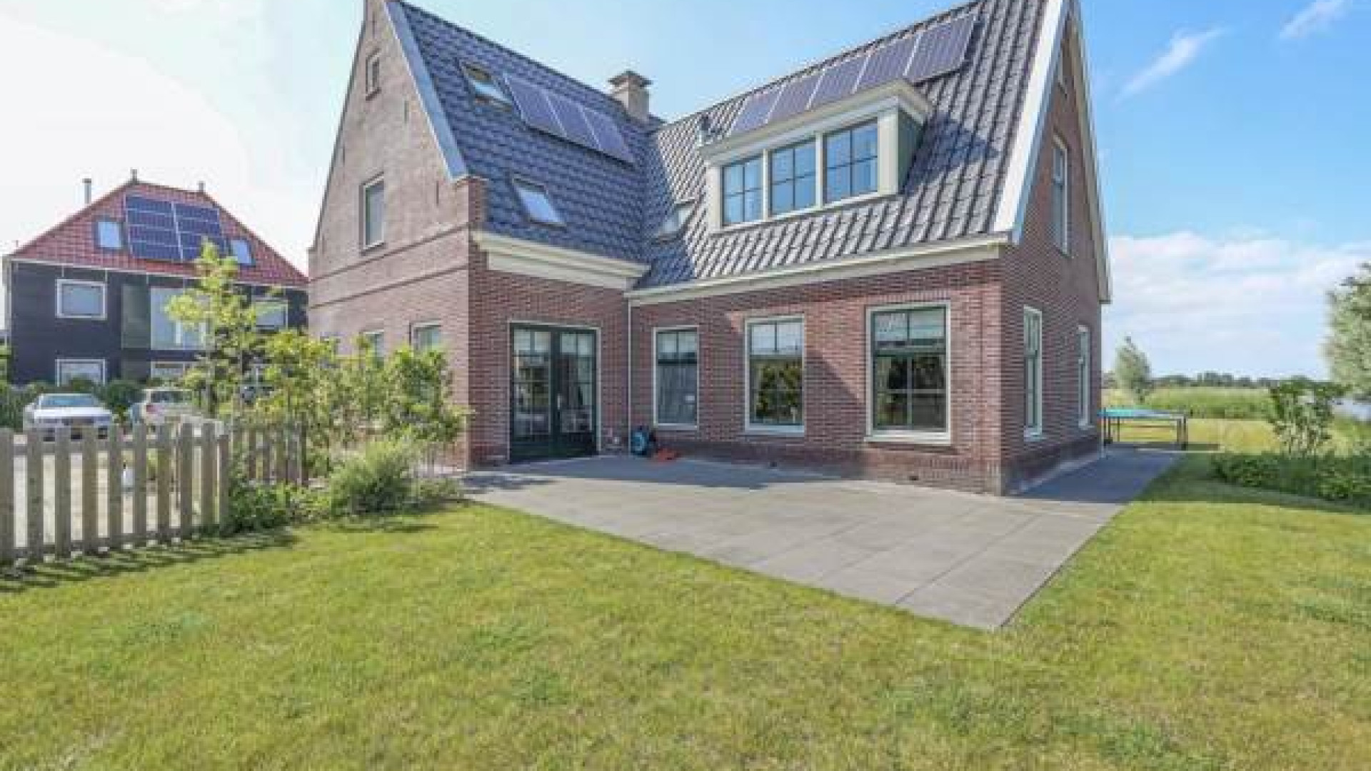 SBS presentator Jan Versteegh koopt luxe villa met vrij uitzicht en aan het water. Zie foto's 19