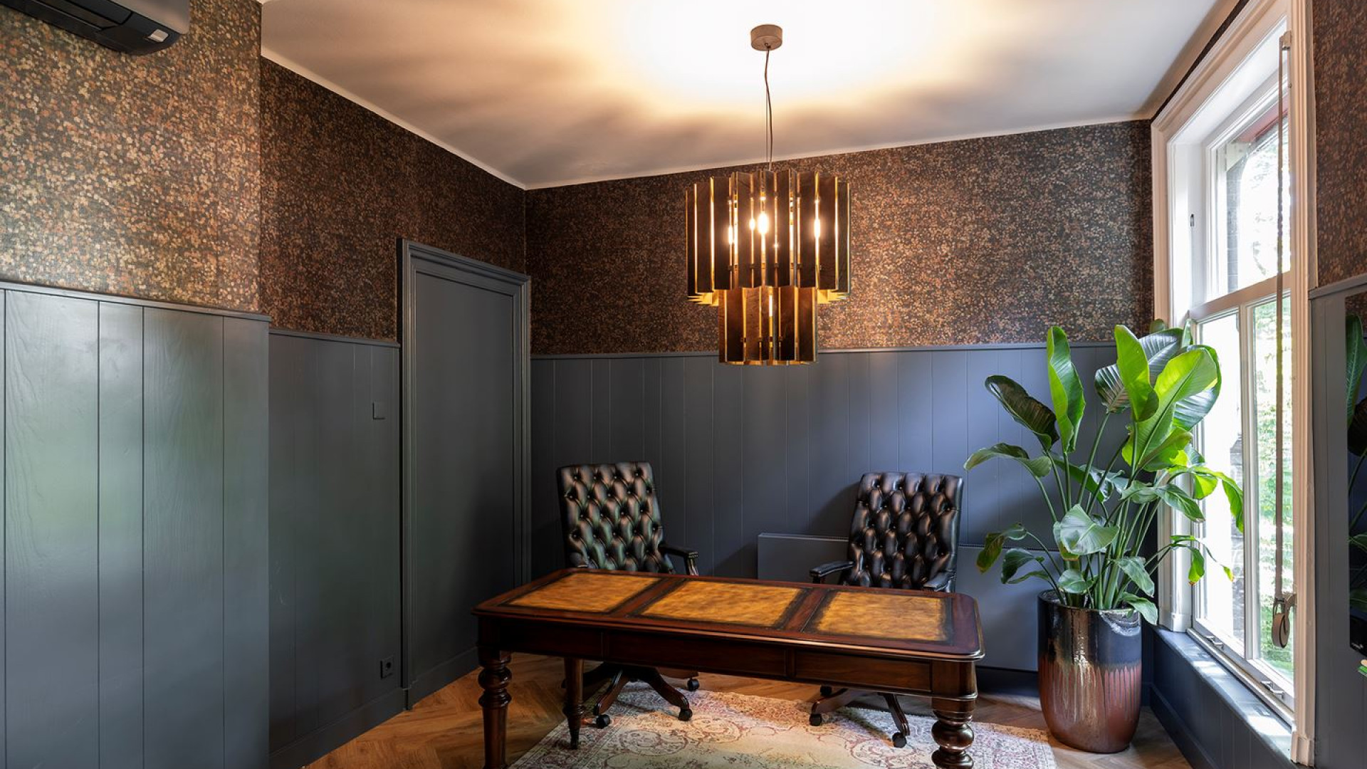 Nieuwe liefde van Marianne Timmer zet zijn kasteelachtige villa te koop. ZIe foto's 10