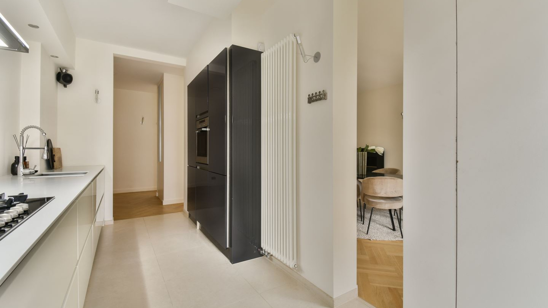 Acteur Huub Stapel en vriendin kopen voor zeer forse prijs dit luxe appartement in Amsterdam Zuid. Zie foto's 7