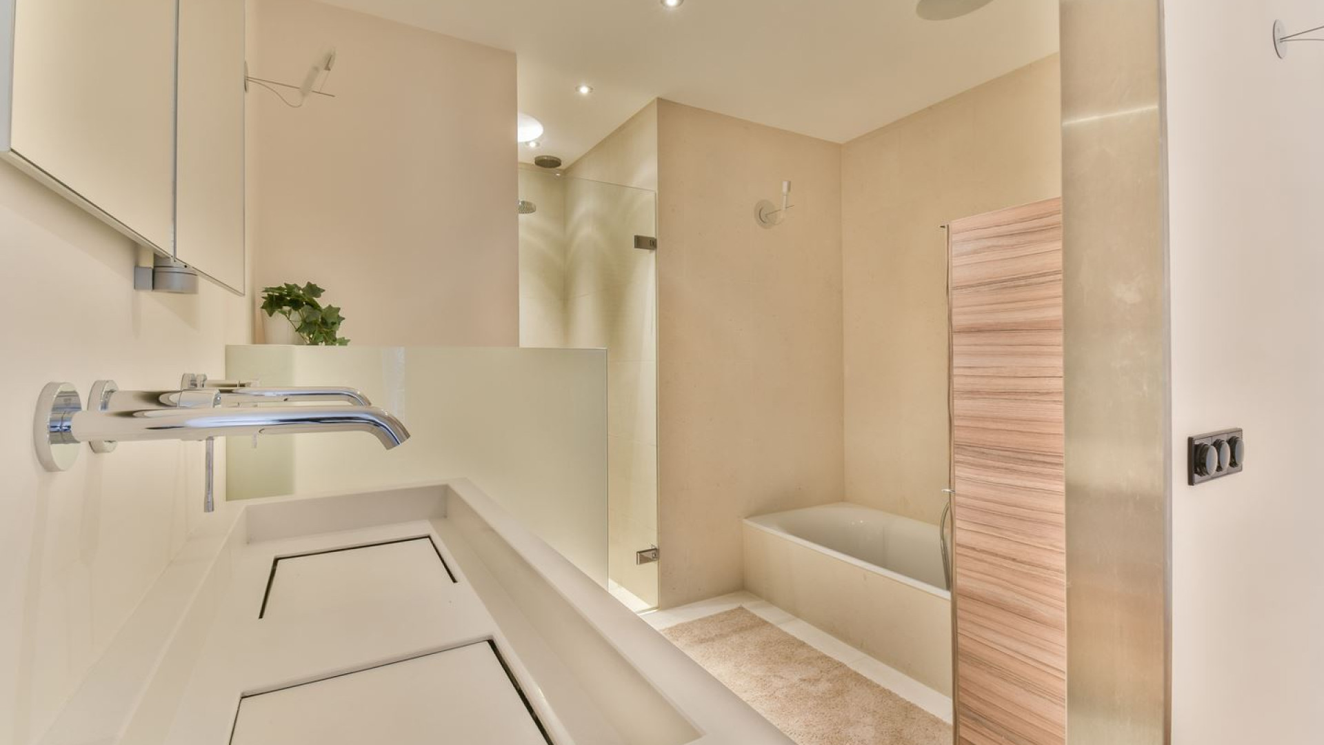 Acteur Huub Stapel en vriendin kopen voor zeer forse prijs dit luxe appartement in Amsterdam Zuid. Zie foto's 10