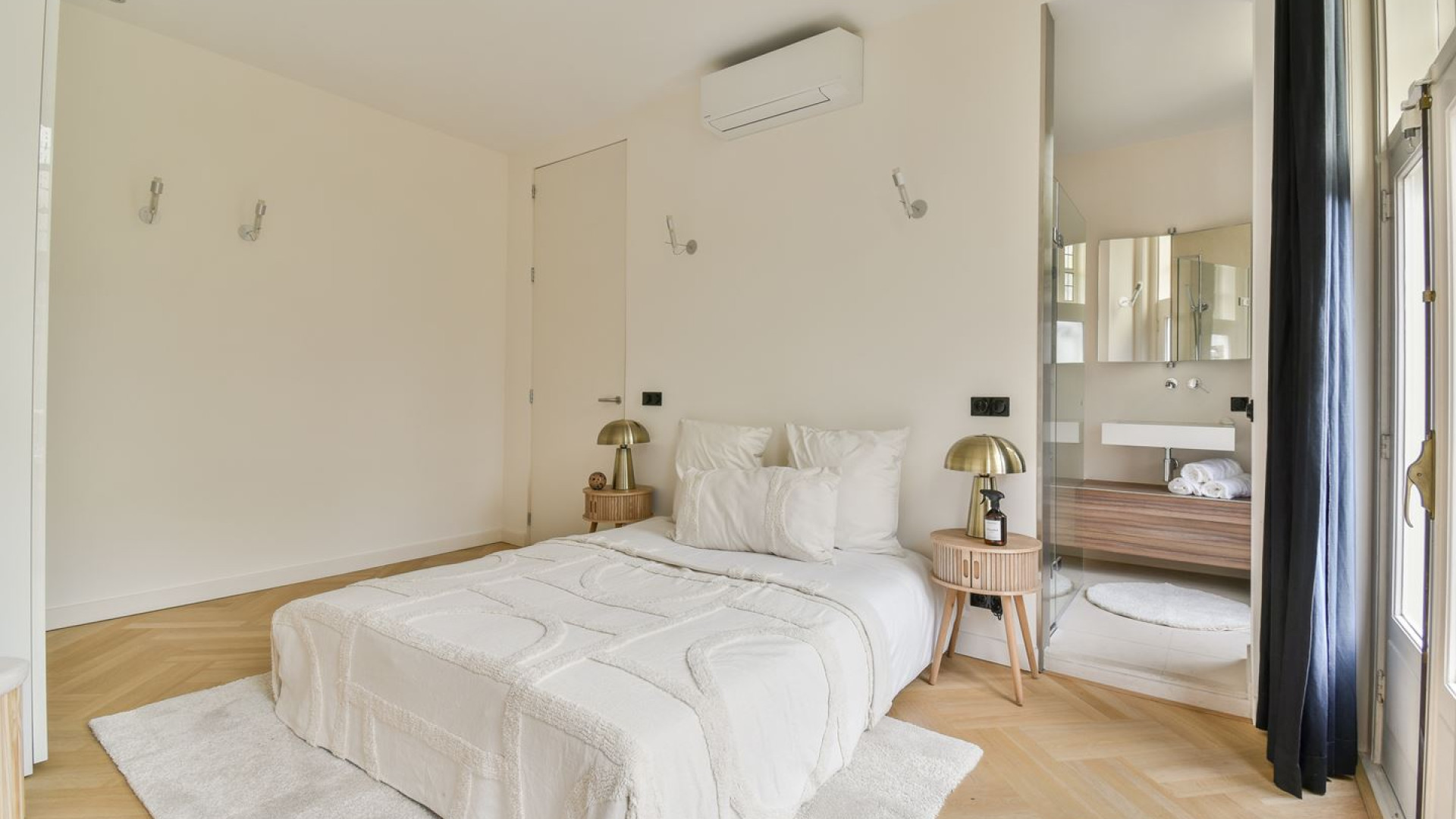 Acteur Huub Stapel en vriendin kopen voor zeer forse prijs dit luxe appartement in Amsterdam Zuid. Zie foto's 13
