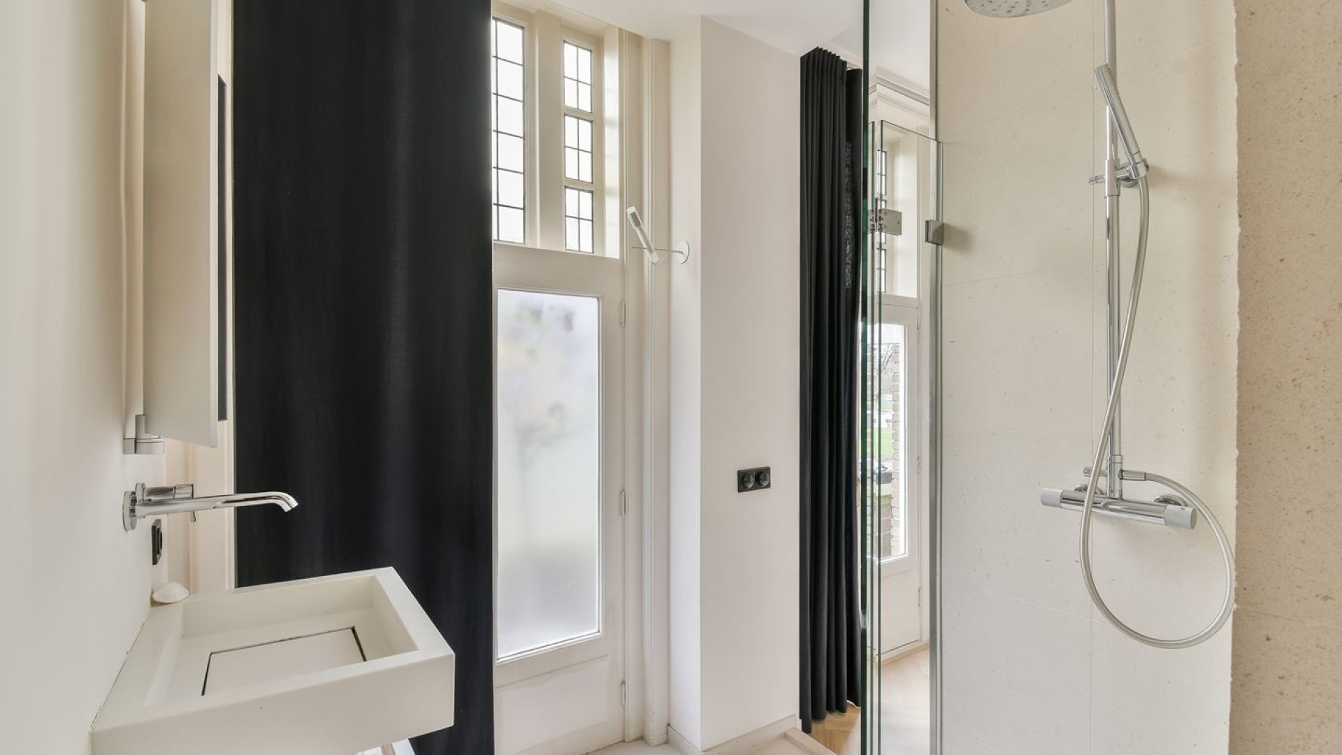 Acteur Huub Stapel en vriendin kopen voor zeer forse prijs dit luxe appartement in Amsterdam Zuid. Zie foto's 14