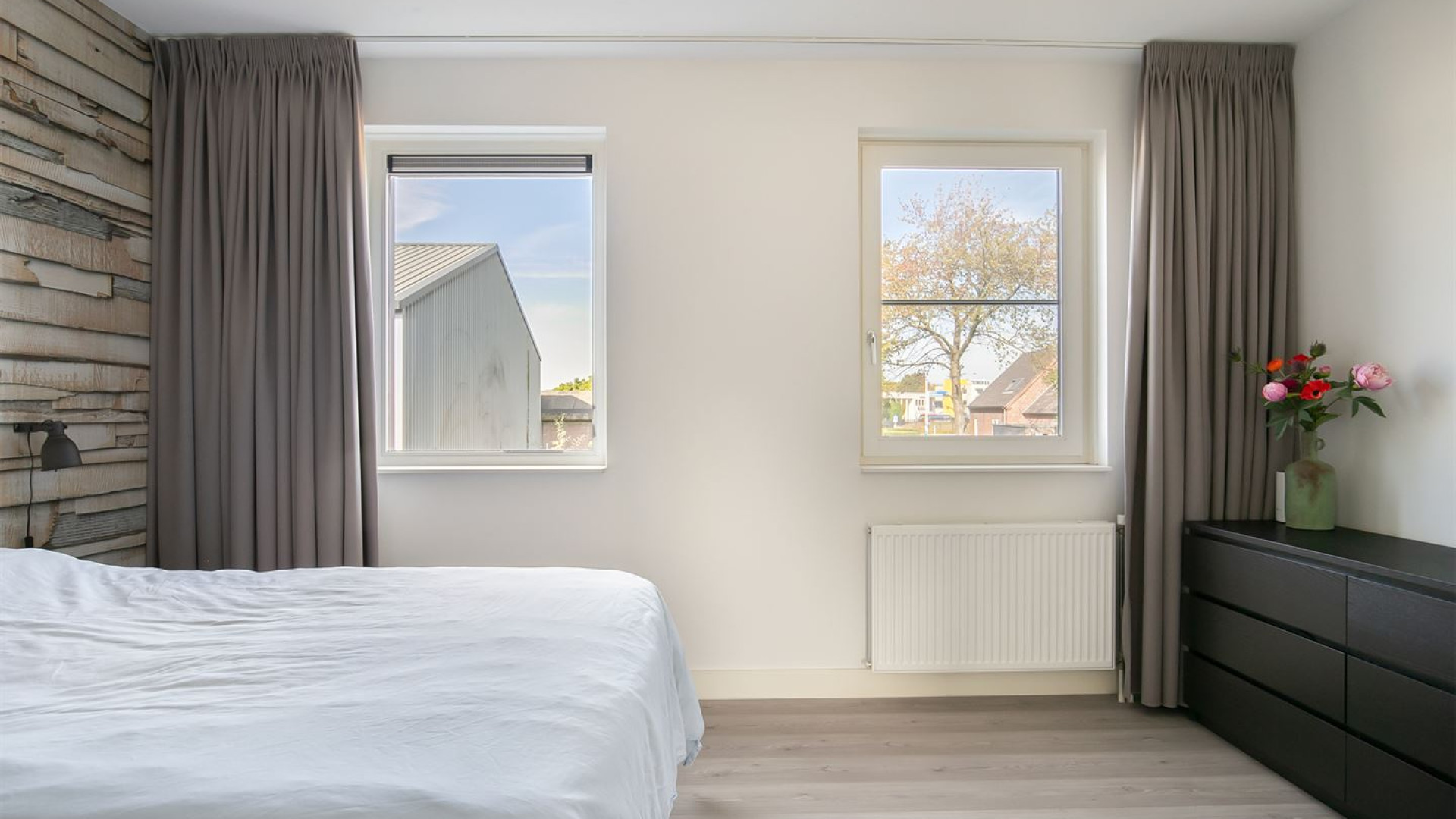 BINNENKIJKEN in de woning waar Gouden Medaille winnaar Harrie Lavreysen en zijn vriendin Noor wonen. Zie foto's 12