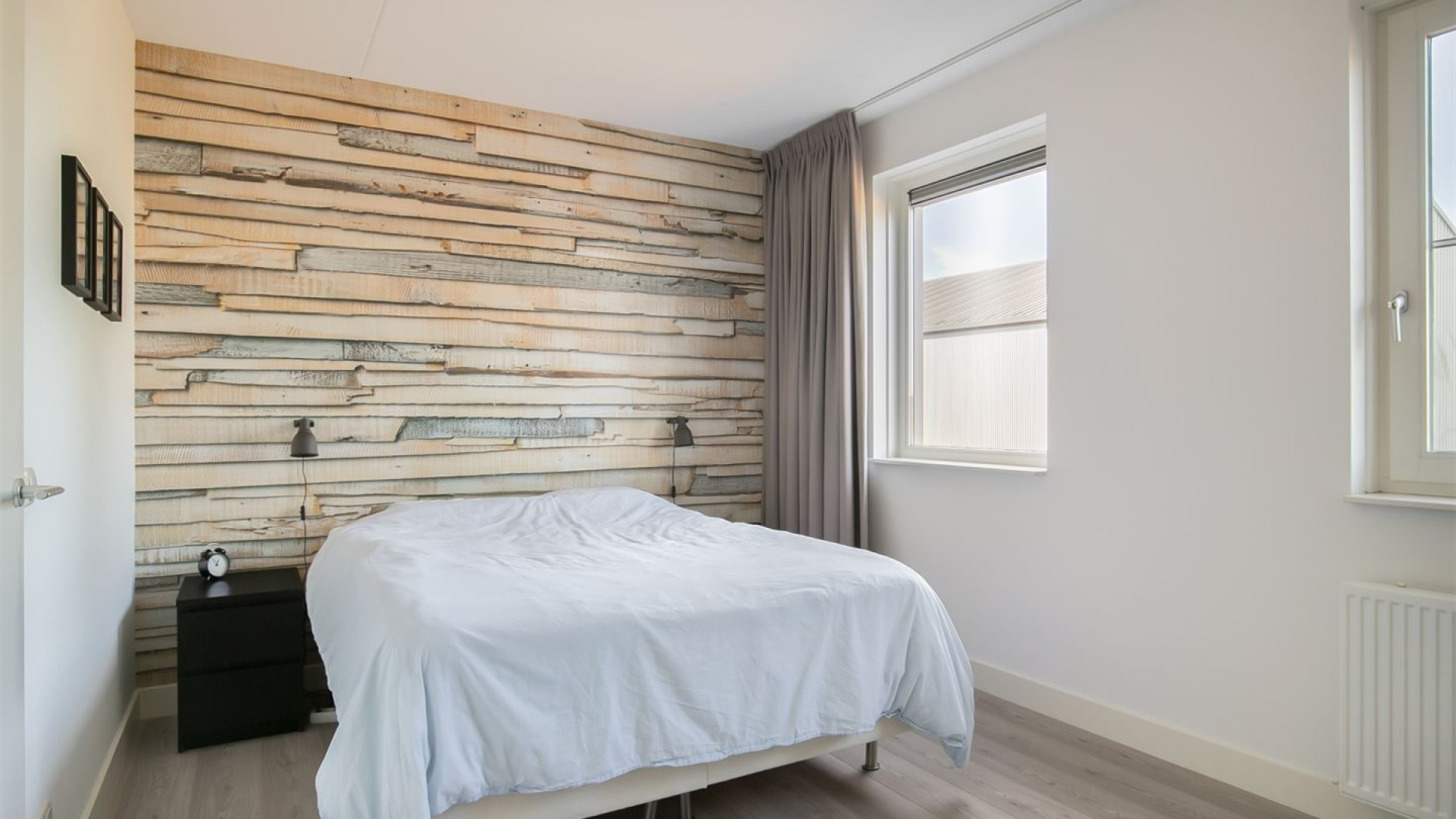 BINNENKIJKEN in de woning waar Gouden Medaille winnaar Harrie Lavreysen en zijn vriendin Noor wonen. Zie foto's 14