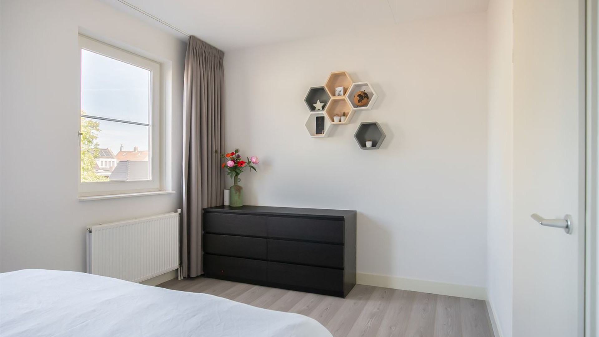 BINNENKIJKEN in de woning waar Gouden Medaille winnaar Harrie Lavreysen en zijn vriendin Noor wonen. Zie foto's 15