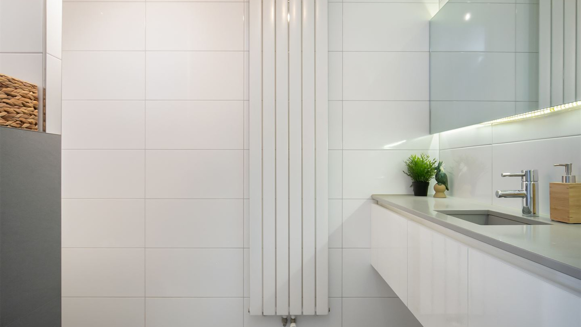 BINNENKIJKEN in de woning waar Gouden Medaille winnaar Harrie Lavreysen en zijn vriendin Noor wonen. Zie foto's 20