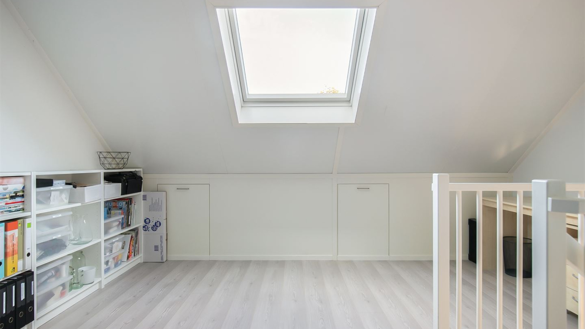 BINNENKIJKEN in de woning waar Gouden Medaille winnaar Harrie Lavreysen en zijn vriendin Noor wonen. Zie foto's 22