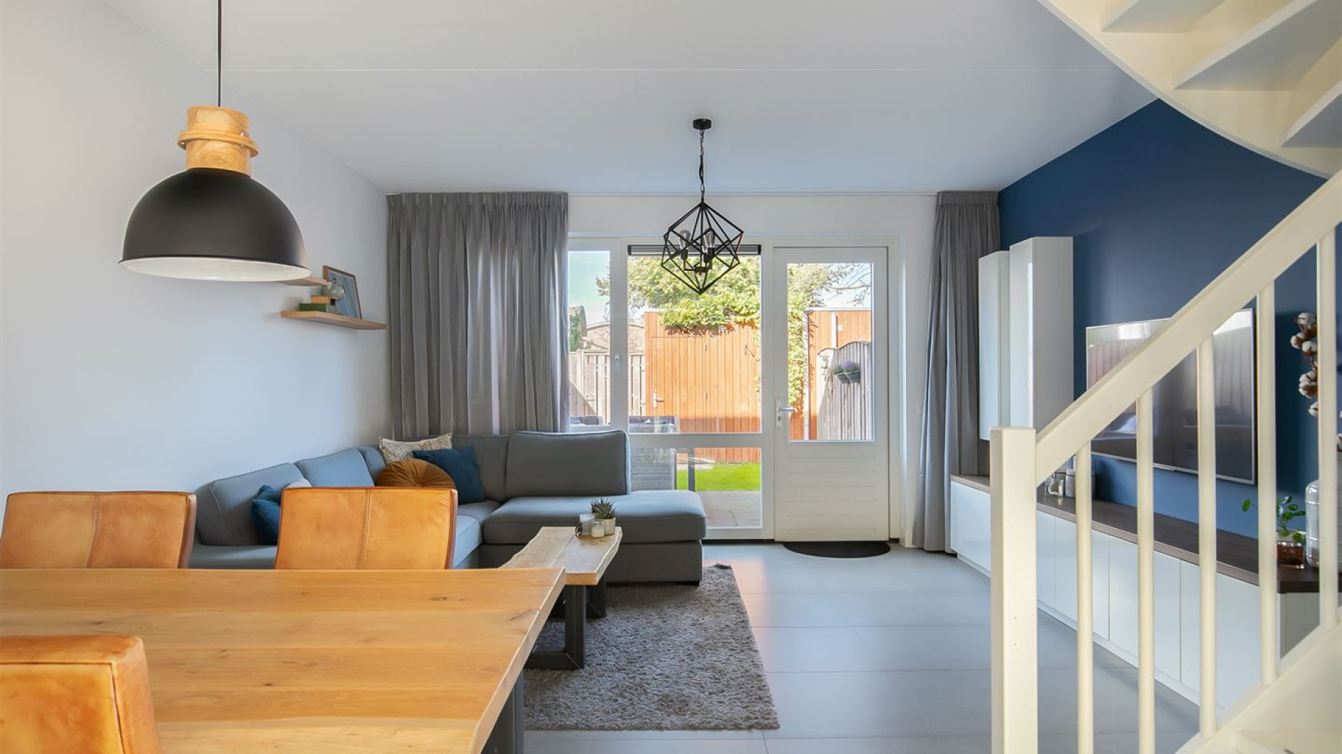 BINNENKIJKEN in de woning waar Gouden Medaille winnaar Harrie Lavreysen en zijn vriendin Noor wonen. Zie foto's 3