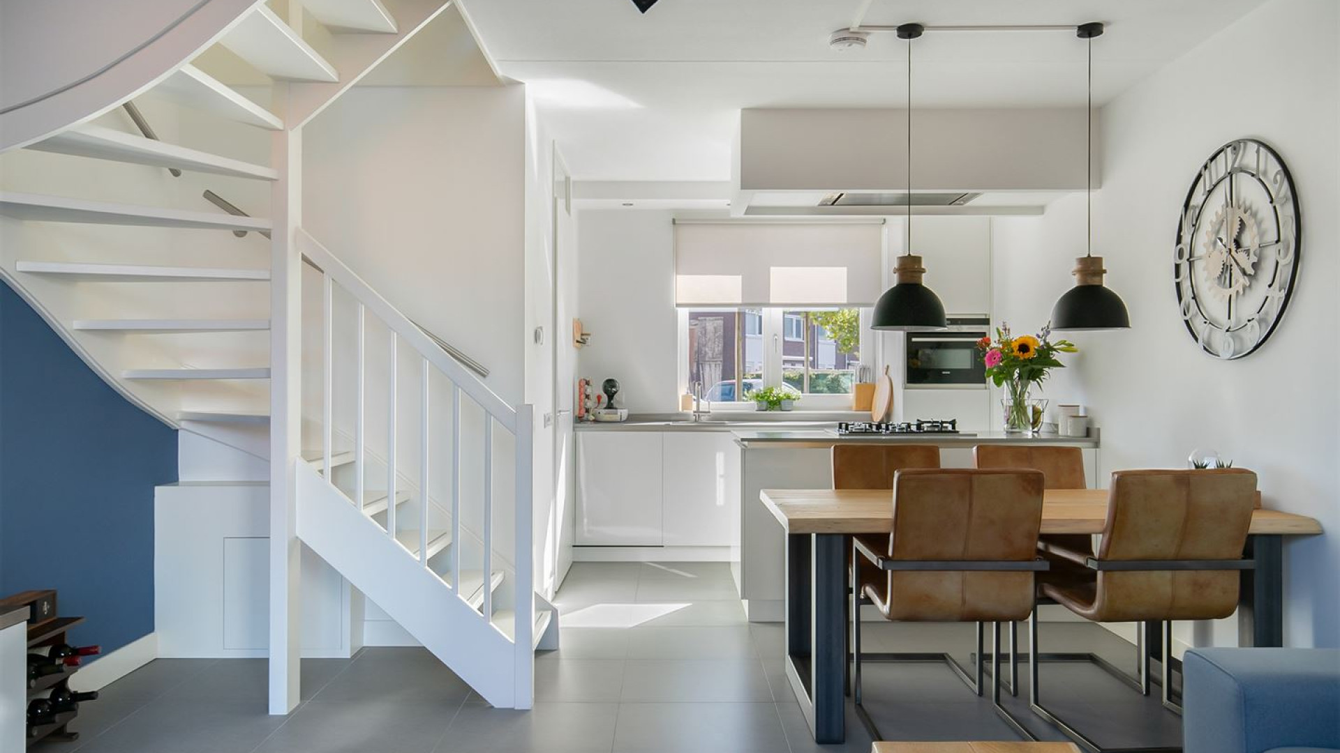 BINNENKIJKEN in de woning waar Gouden Medaille winnaar Harrie Lavreysen en zijn vriendin Noor wonen. Zie foto's 8