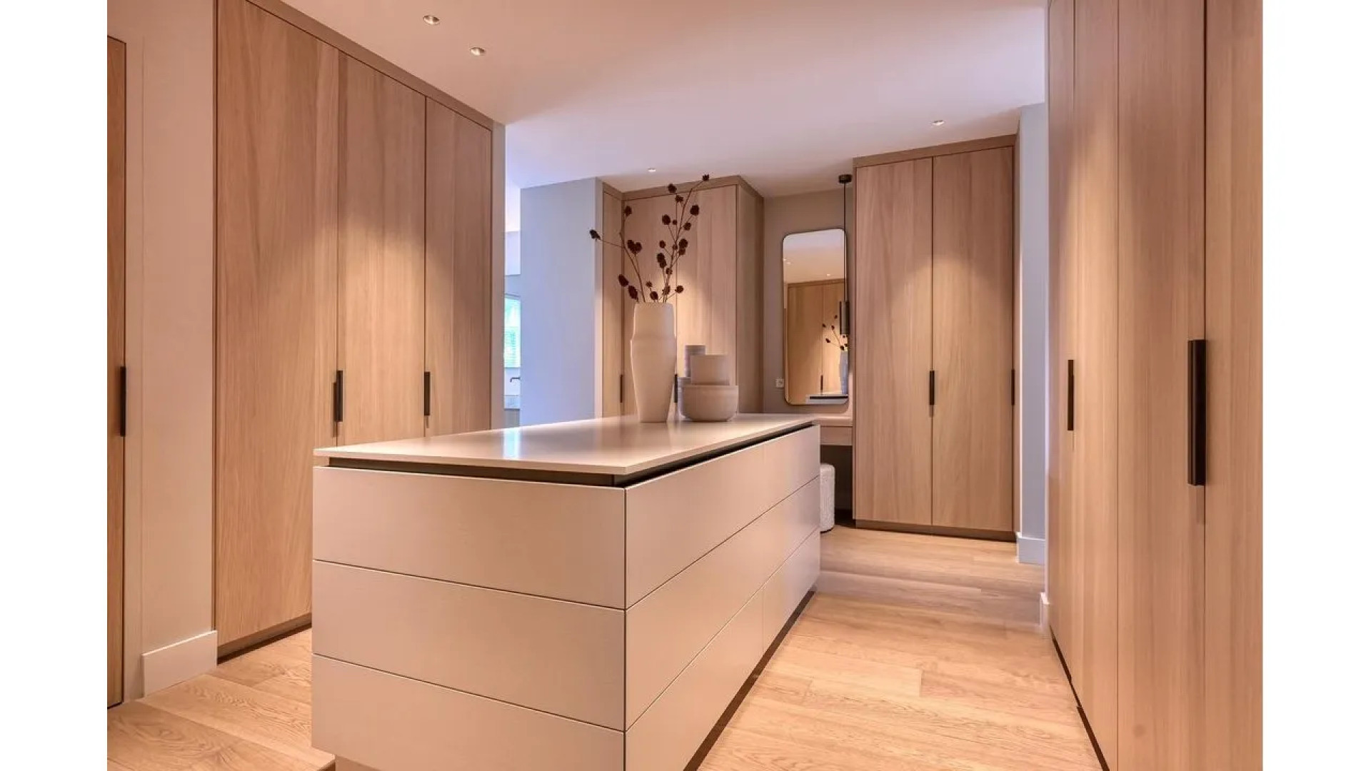 Dirk Kuijt zet zijn miljoenenvilla in Noordwijk met zwembad en buitenkeuken te koop. Zie foto's 5